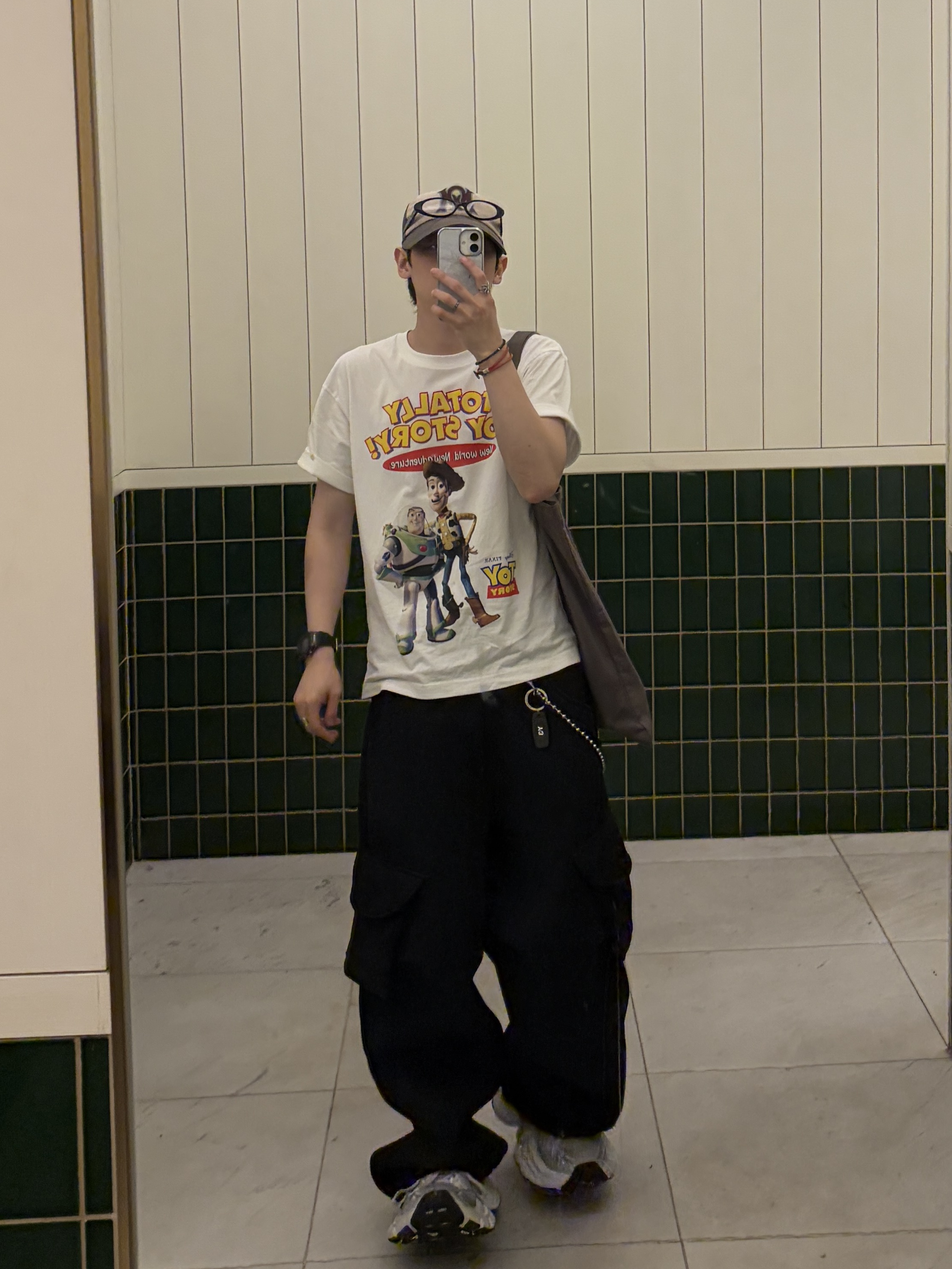 Gentle Monster x Maison Margiela MM213 Black Clear, Balenciaga 10XL Sneakers White Black Grey 착용 스타일 - 2