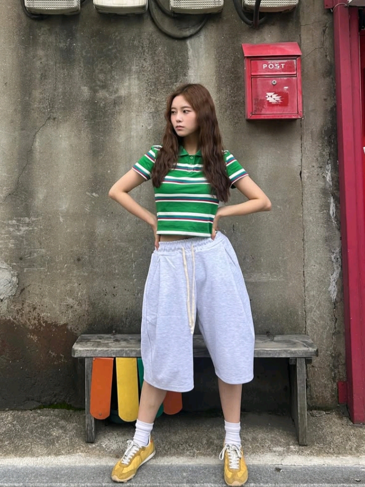 Knitted Bermuda Traning Half Pants Melange White, Knitted Bermuda Traning Half Pants Navy 착용 스타일 - 1