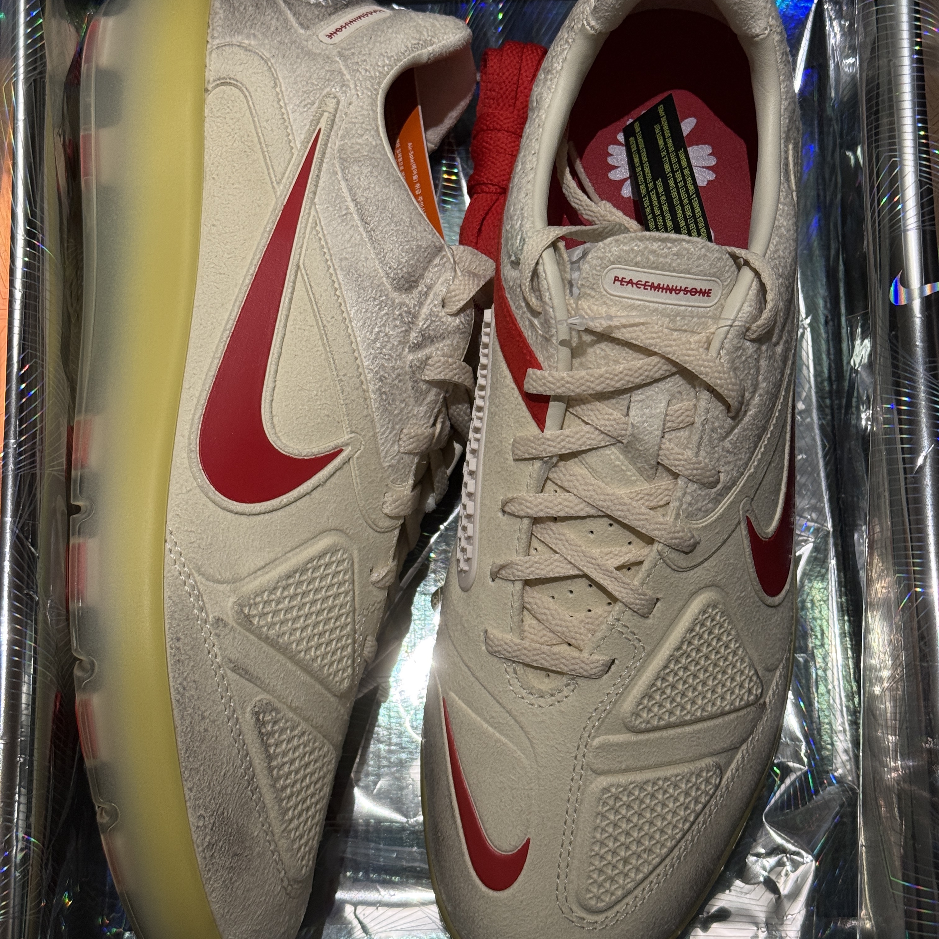 Nike x Peaceminusone Cryoshot CTR360 Natural and University Red 착용 스타일 - 2