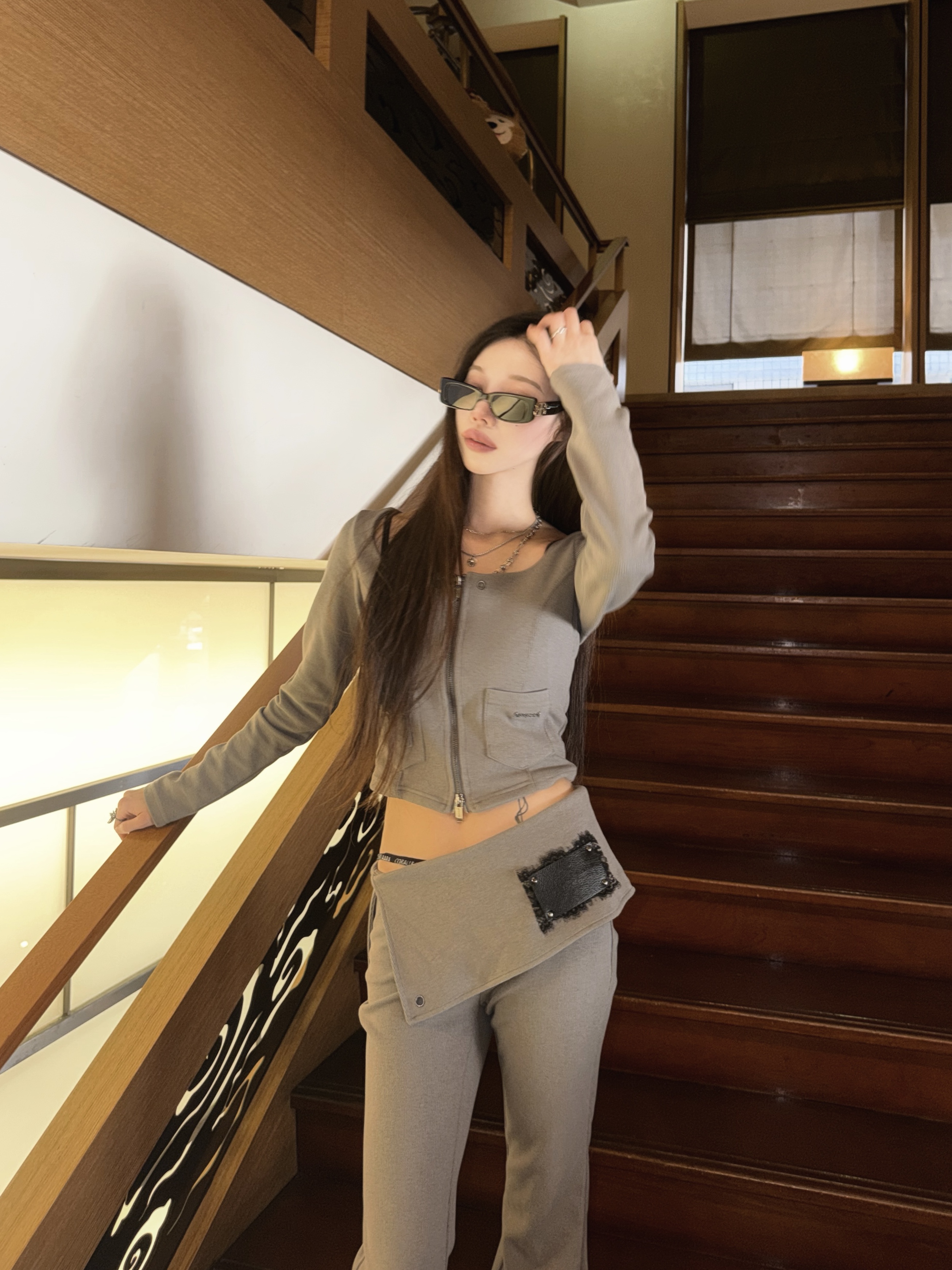 (W) Balenciaga Dynasty Rectangle Sunglasses Black 착용 스타일 - 7