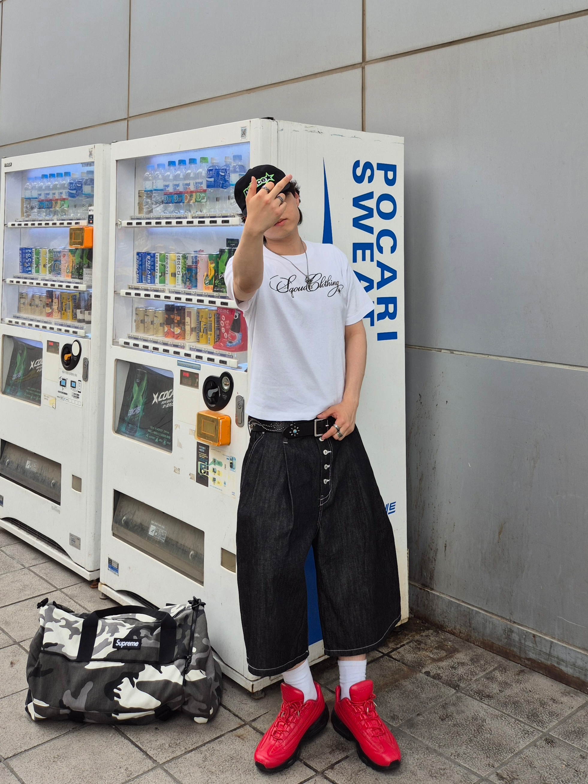 Supreme Duffle Bag Snow Camo - 25SS, Nike x Supreme Air Max 95 Lux Red 착용 스타일 - 1