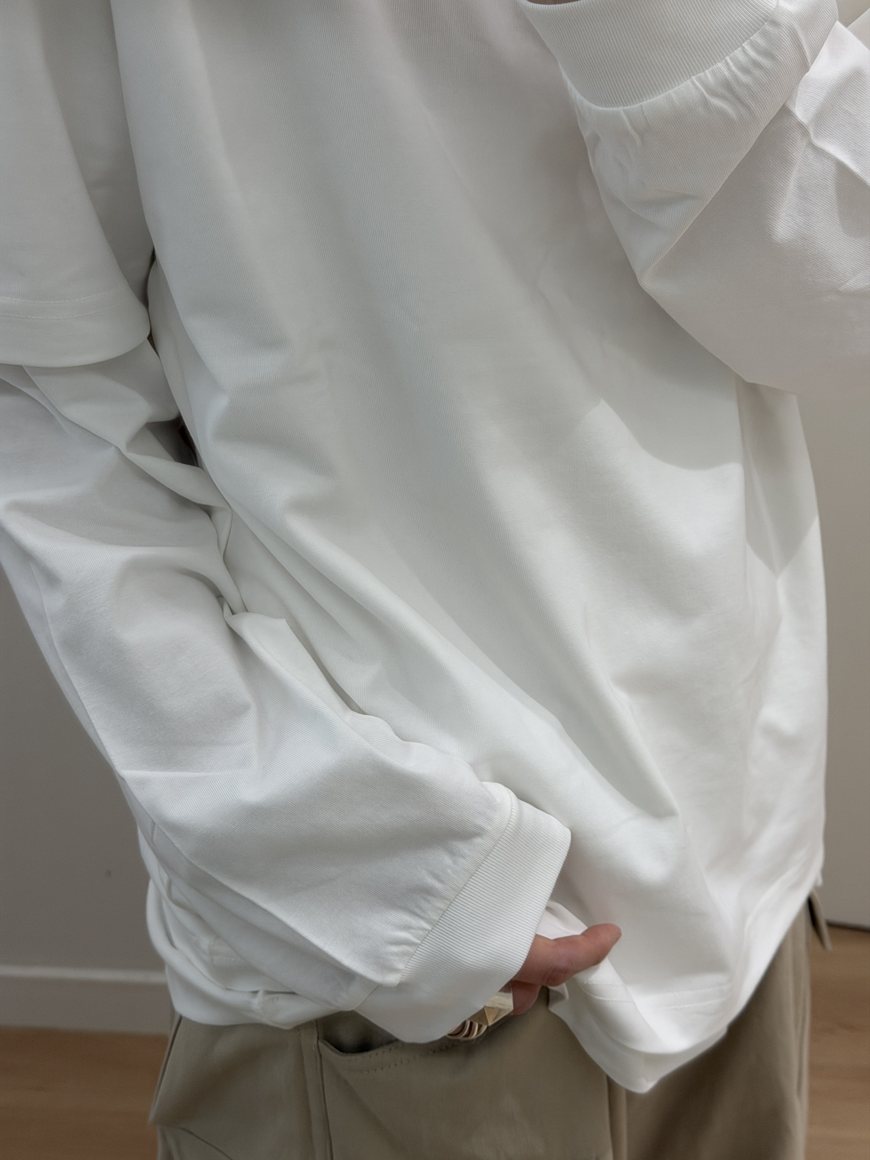 Nonnod Side Zip Cargo Pants Beige 착용 스타일 - 5