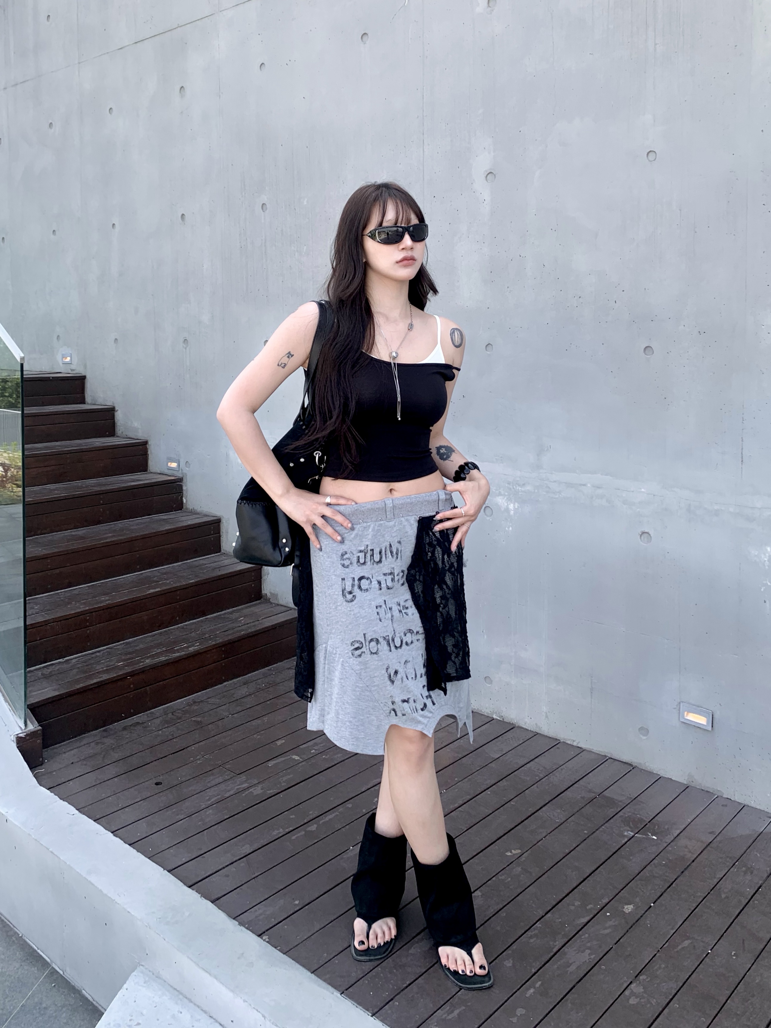 Diesel Wraparound Style Sunglasses Black Flash Mirror 착용 스타일