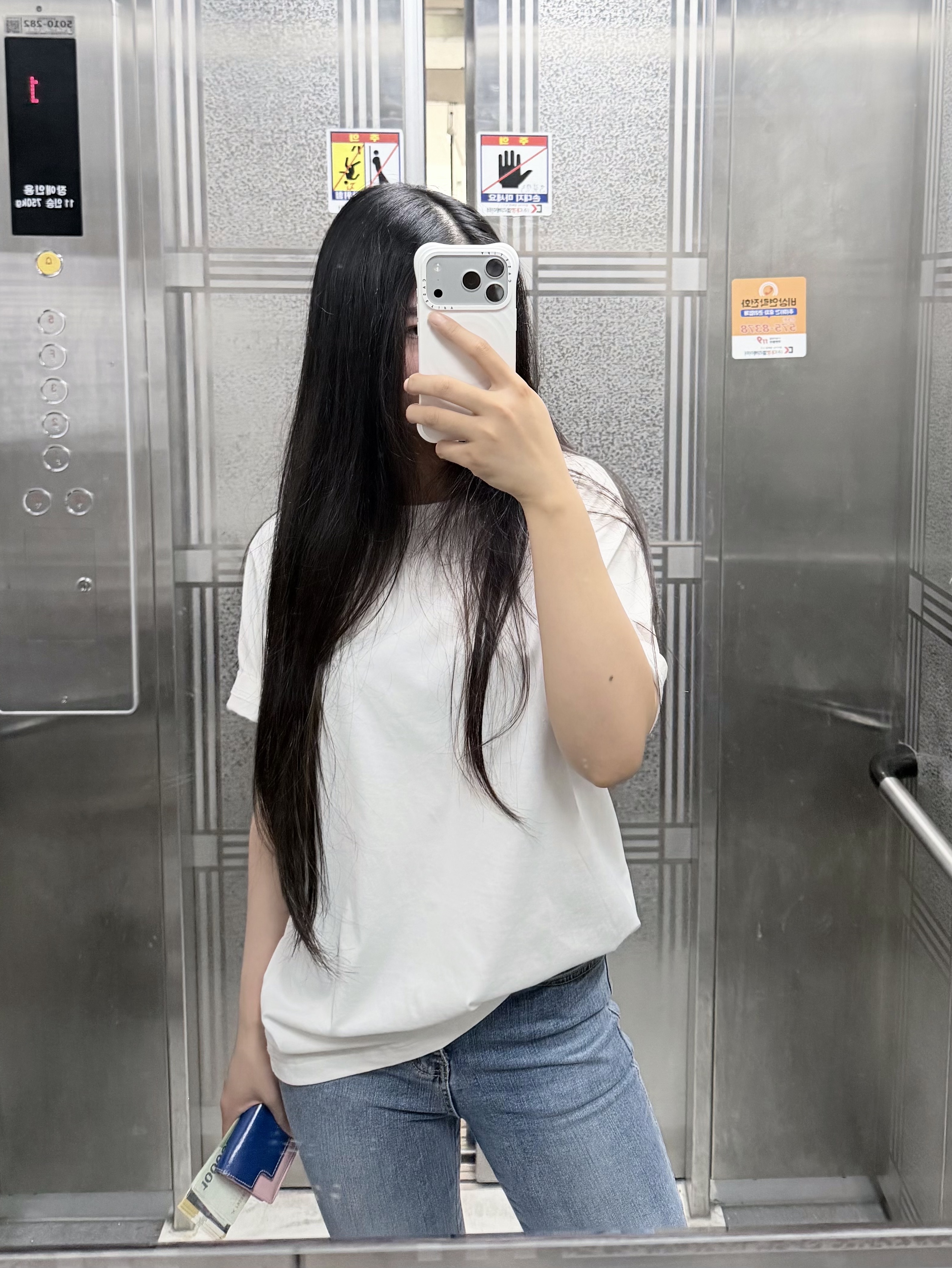 Casetify iPhone MagSafe Ripple Case White 착용 스타일
