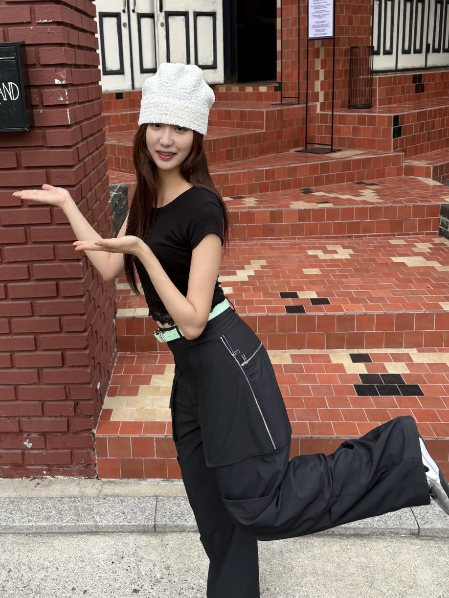 PHOS333 W Slim Fit Lace T-Shirt Black 착용 스타일 - 2