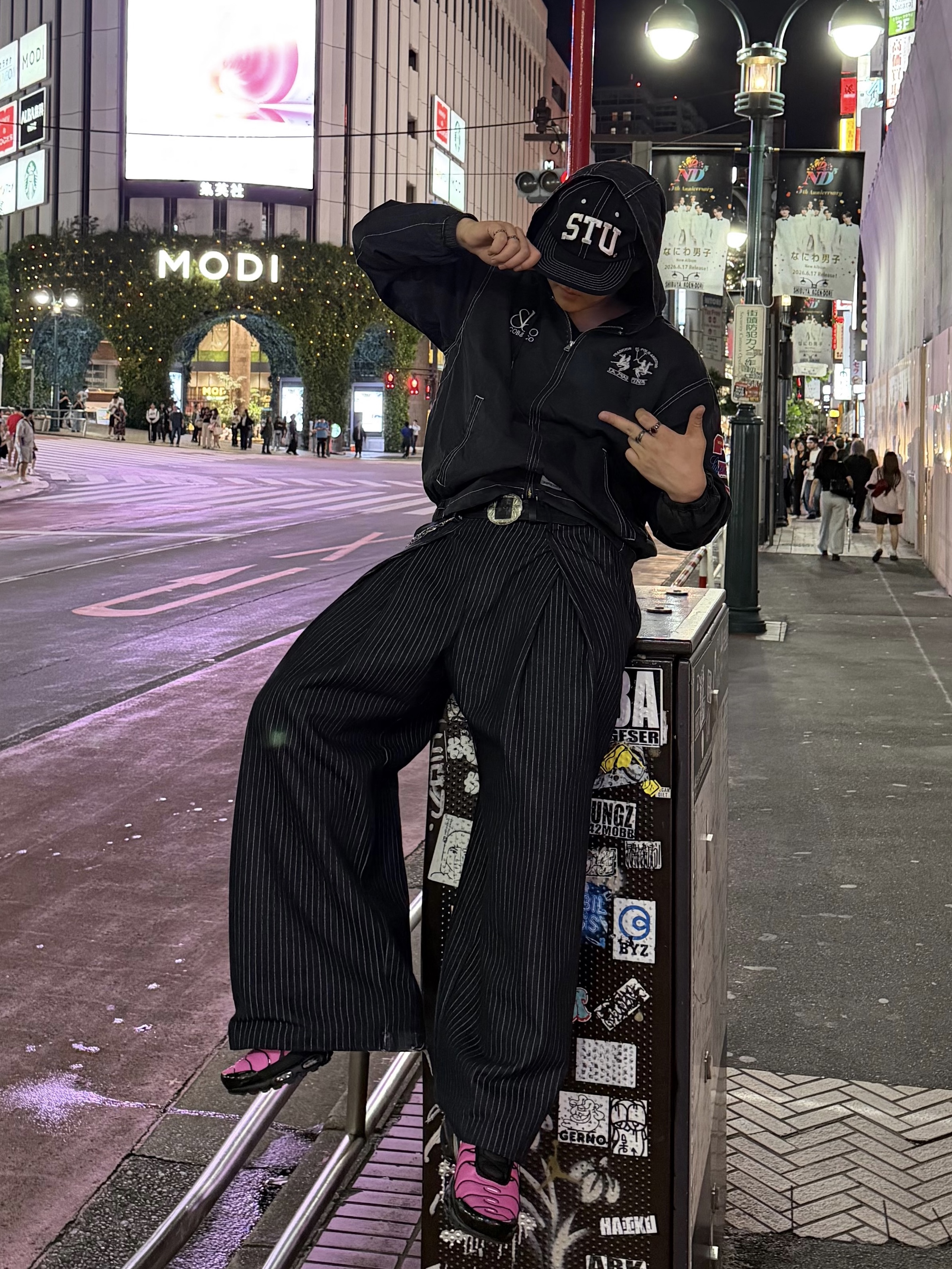 Supreme x La Martina x Jacob & Co Lightweight Hooded Jacket Black - 26SS, Stussy Mid-Depth Stu Arch Strapback Cap True Black 착용 스타일 - 1