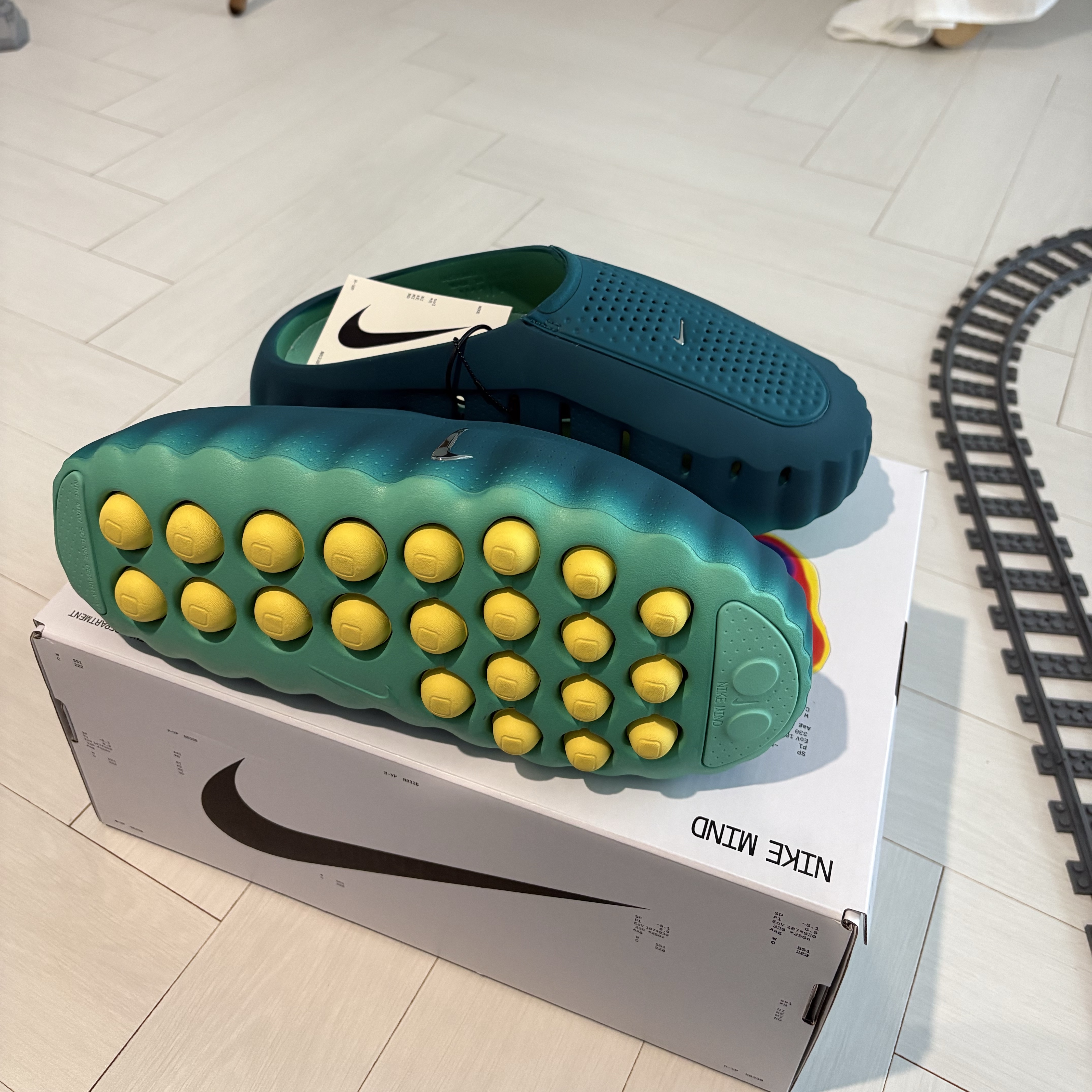 Nike Mind 001 Geode Teal Metallic Cool Grey 착용 스타일