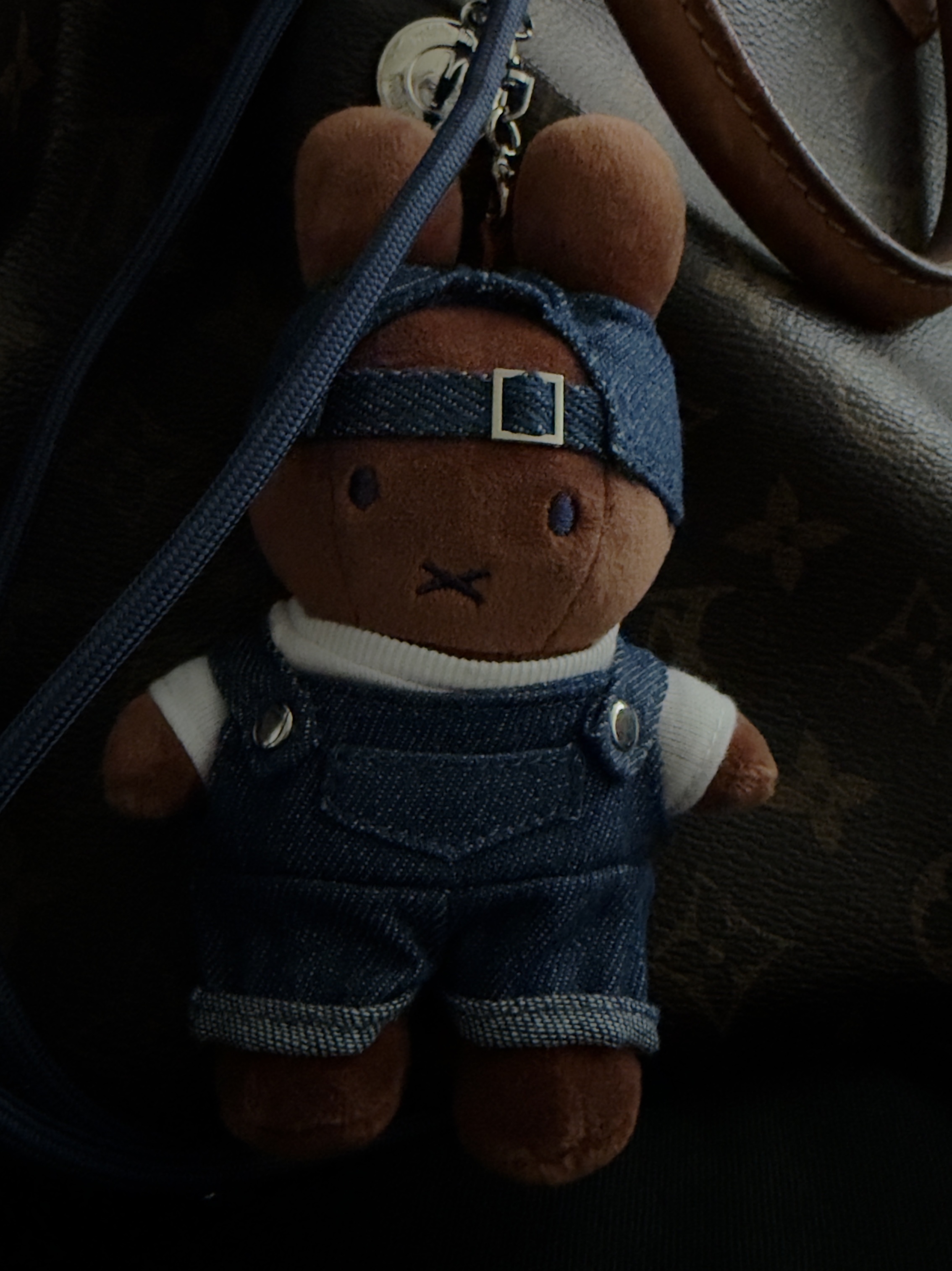 Miffy Seoul Denim Edition Poppy Keyring 착용 스타일