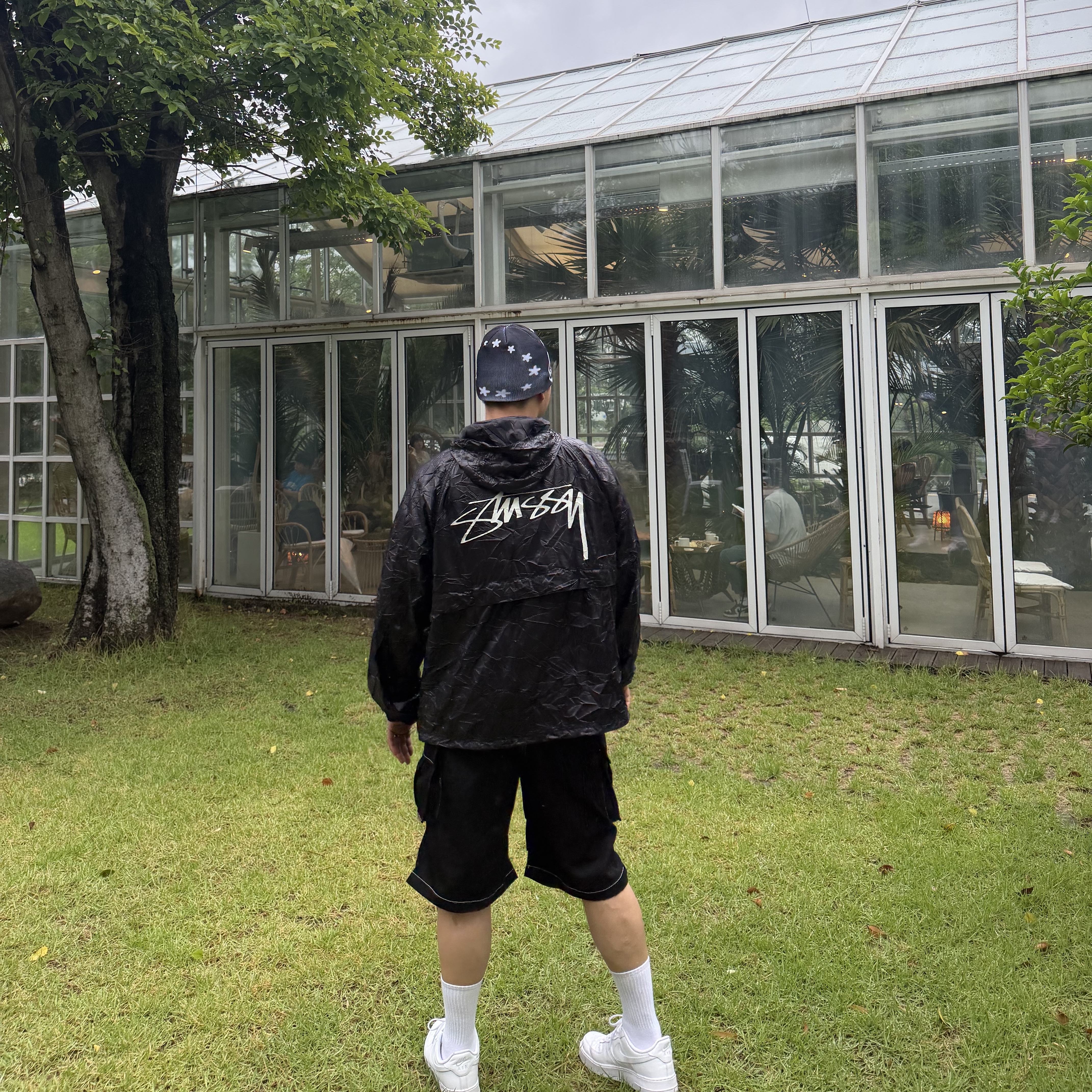 Stussy Beach Shell Wrinkled Nylon Jacket Black, Nike Air Force 1 '07 Low White 착용 스타일 - 1