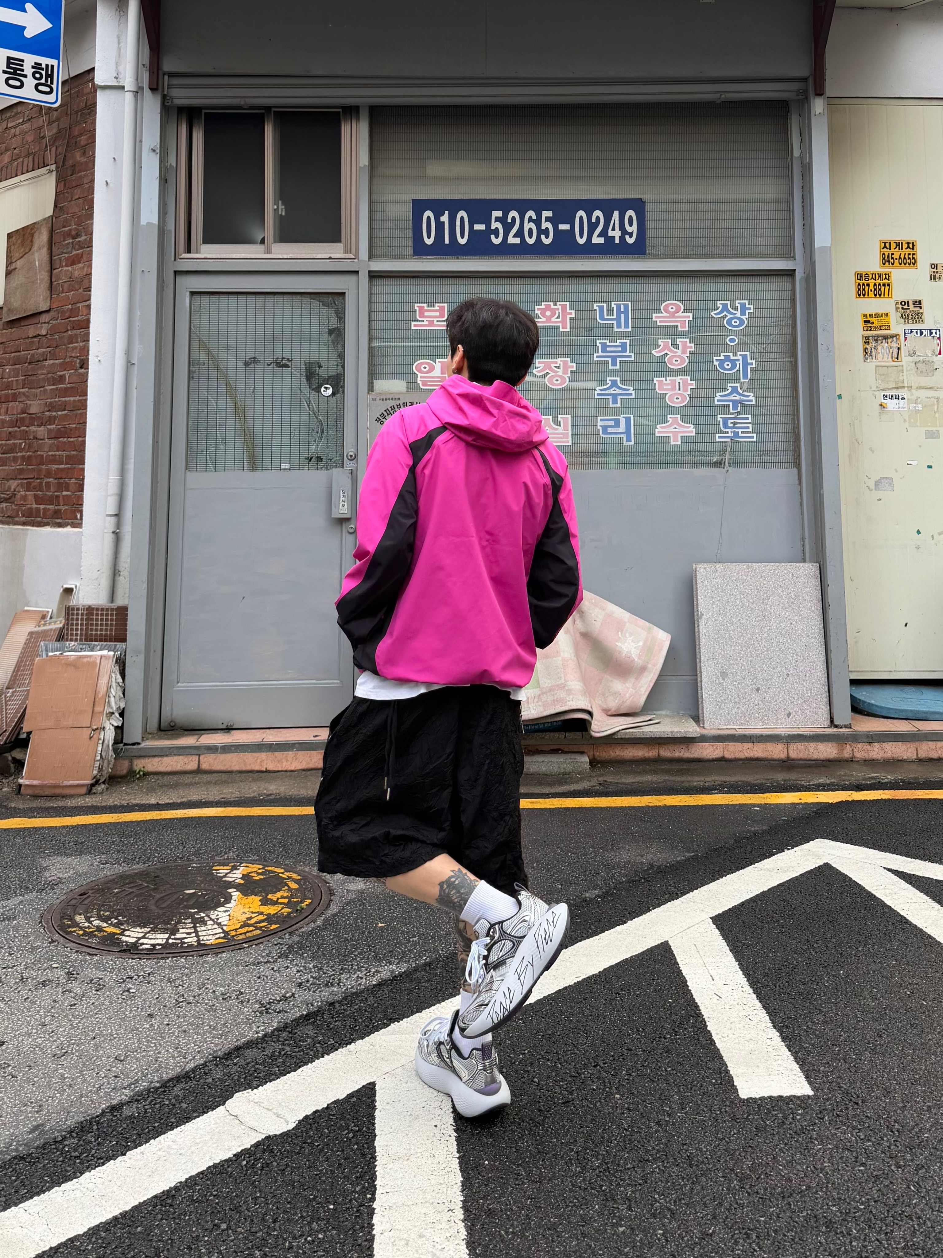 Wapworks Crease Baggy Shorts 착용 스타일 - 4