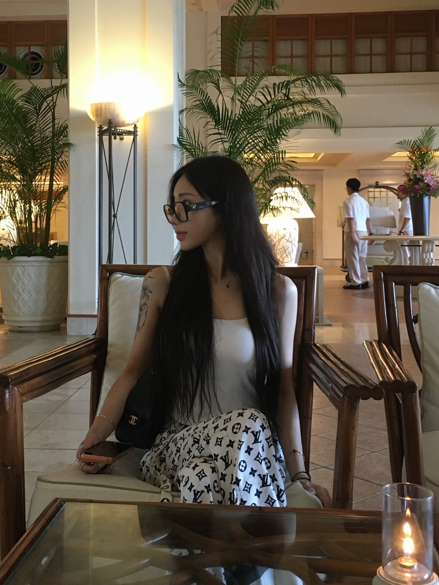 Chanel Square Blue Light Glasses Acetate & Black Asian Fit, Chanel 25 Mini Bag Grained Calfskin & Gold Black 착용 스타일