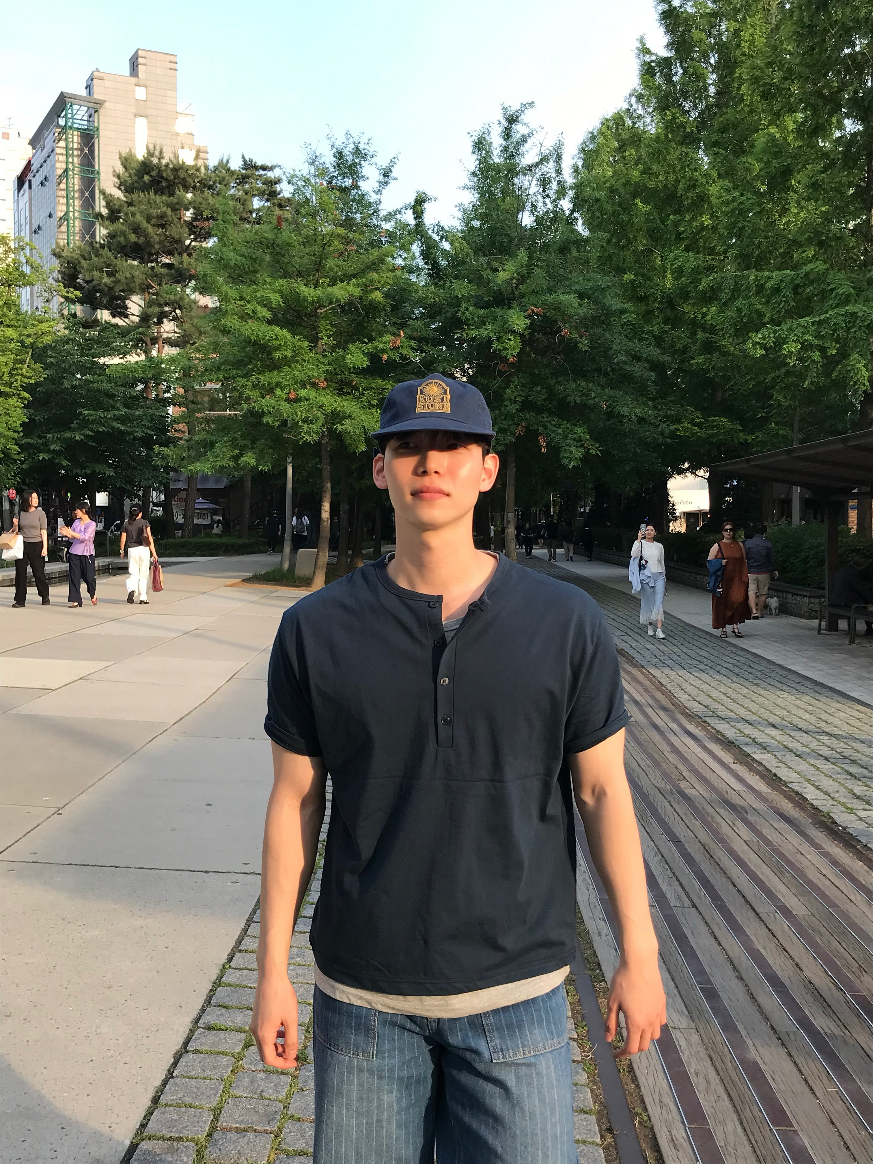 Rust And Stone Sun Emblem Ball Cap Navy 착용 스타일
