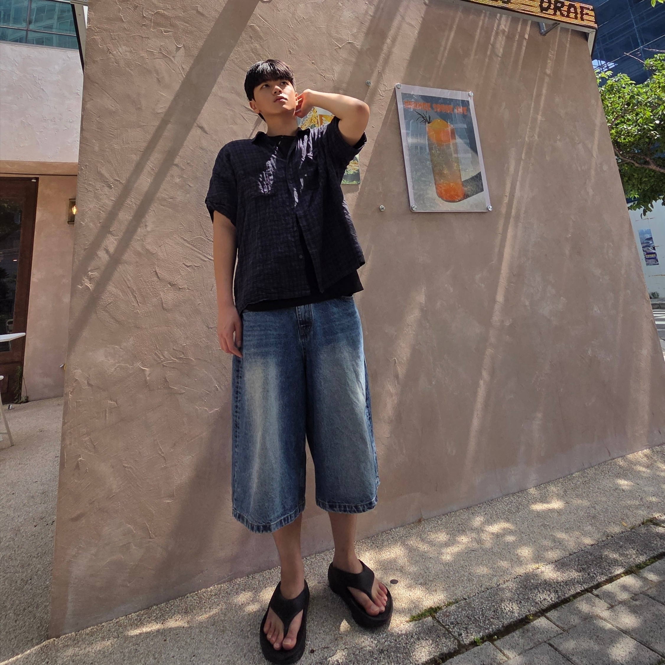 [10% 적립] OOFOS OOriginal + Black Unisex Flip-Flops 착용 스타일 - 3