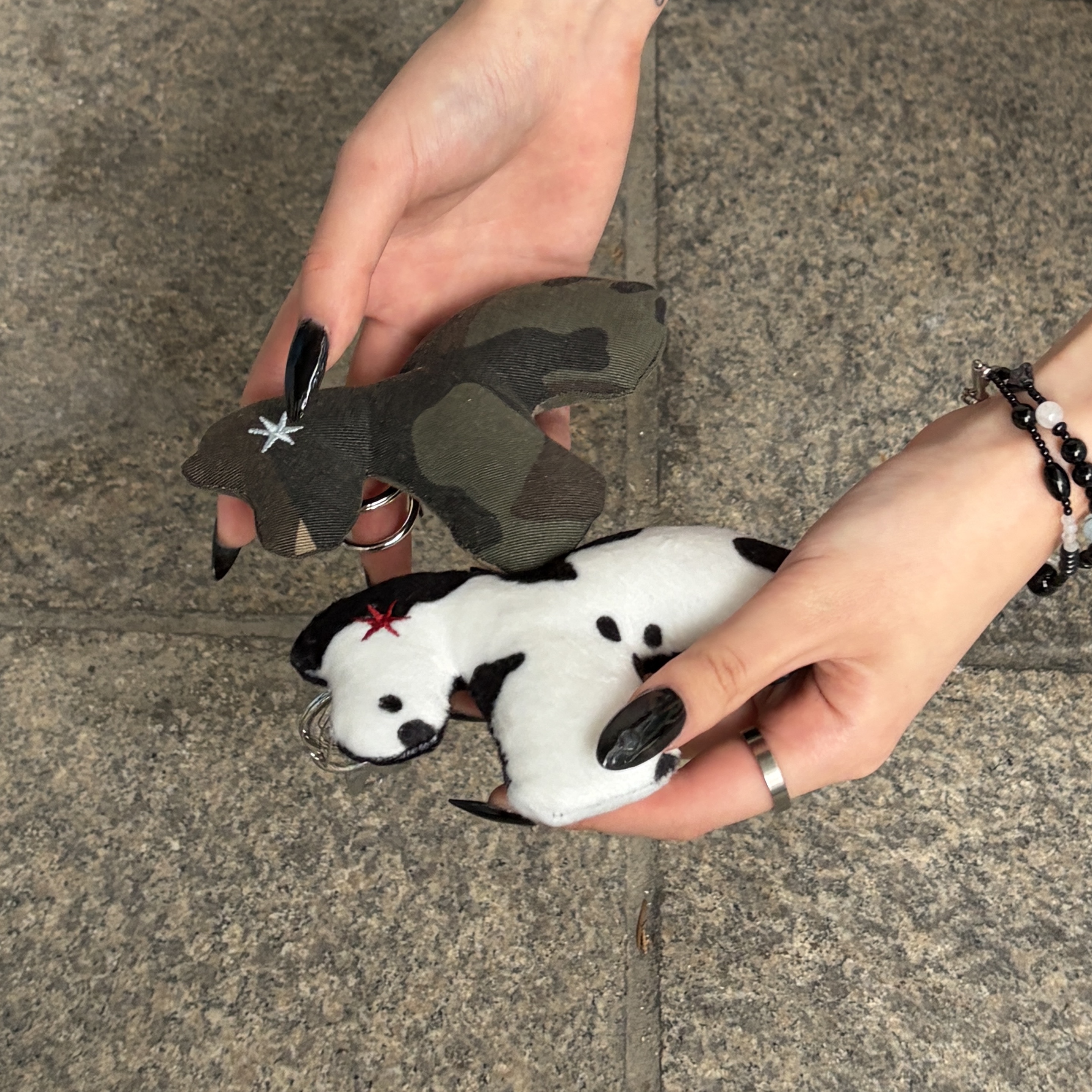 Riomeu Pony Keyring_Cow, Riomeu Pony Keyring_Camo 착용 스타일