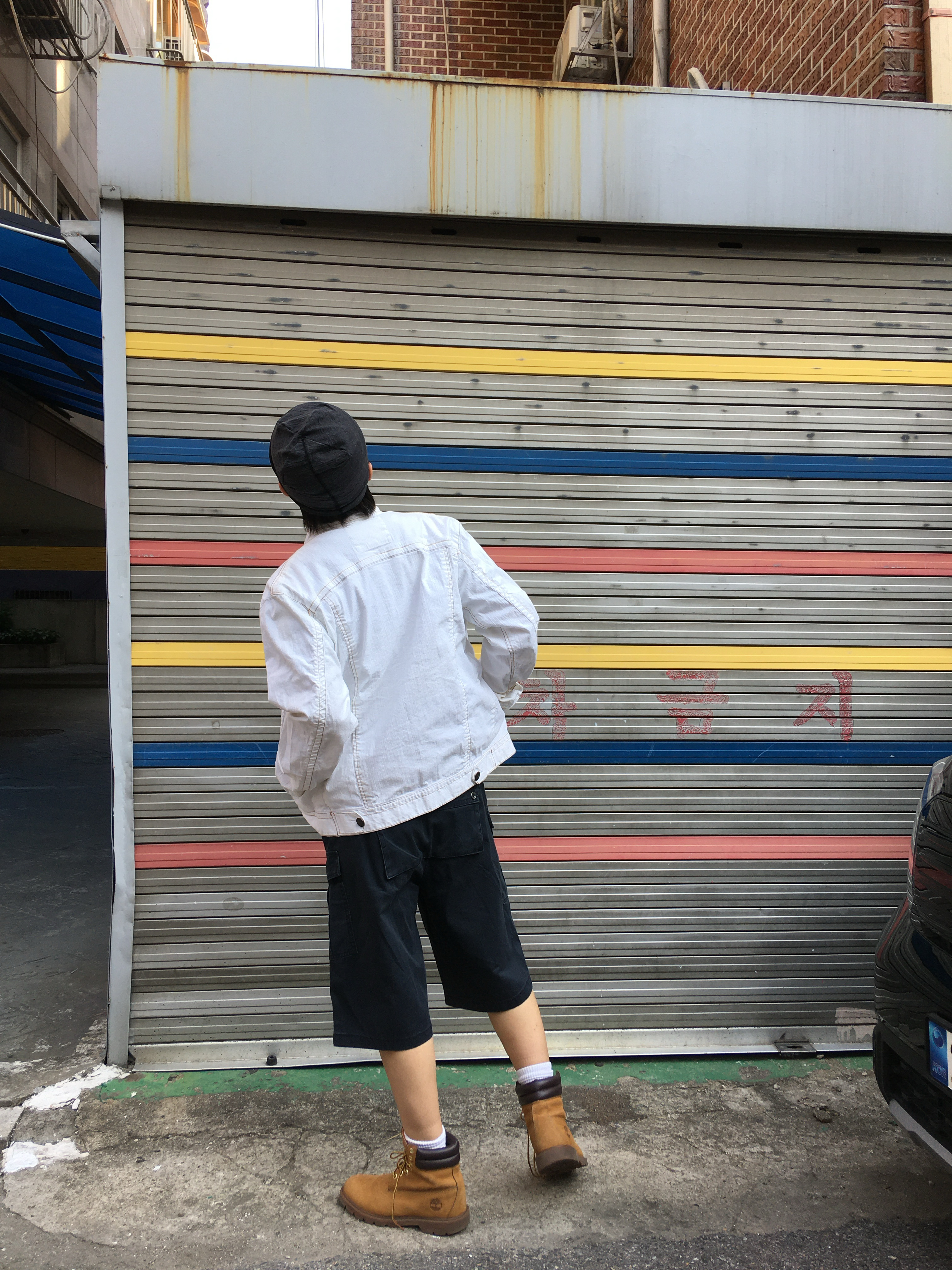 CHOWOO Monkey Pockets Cargo Shorts Washed Navy 착용 스타일 - 2
