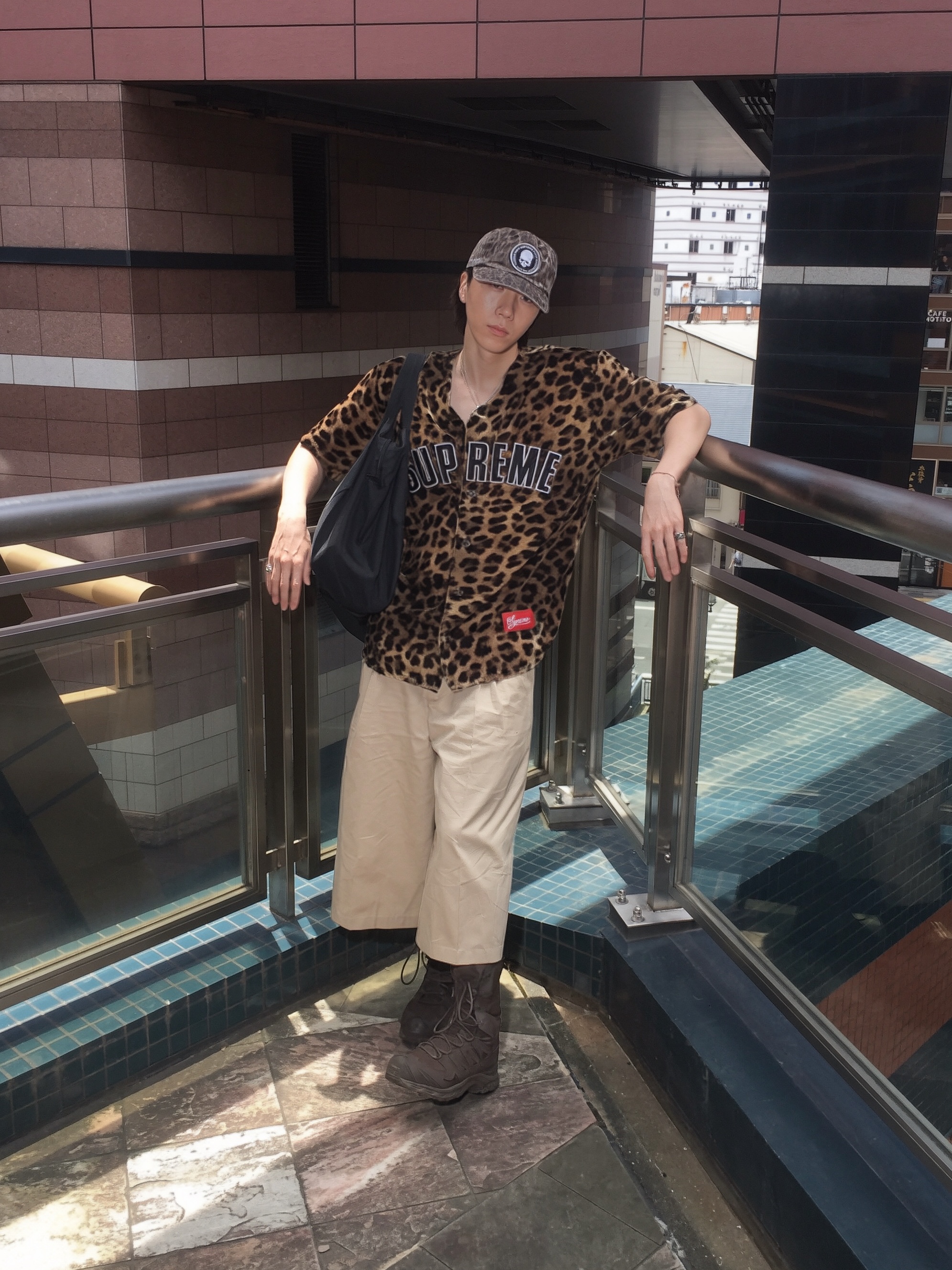 Supreme Velvet Baseball Jersey Leopard - 25SS, Supreme x Number (N)ine 6-Panel Leopard - 25FW 착용 스타일 - 1