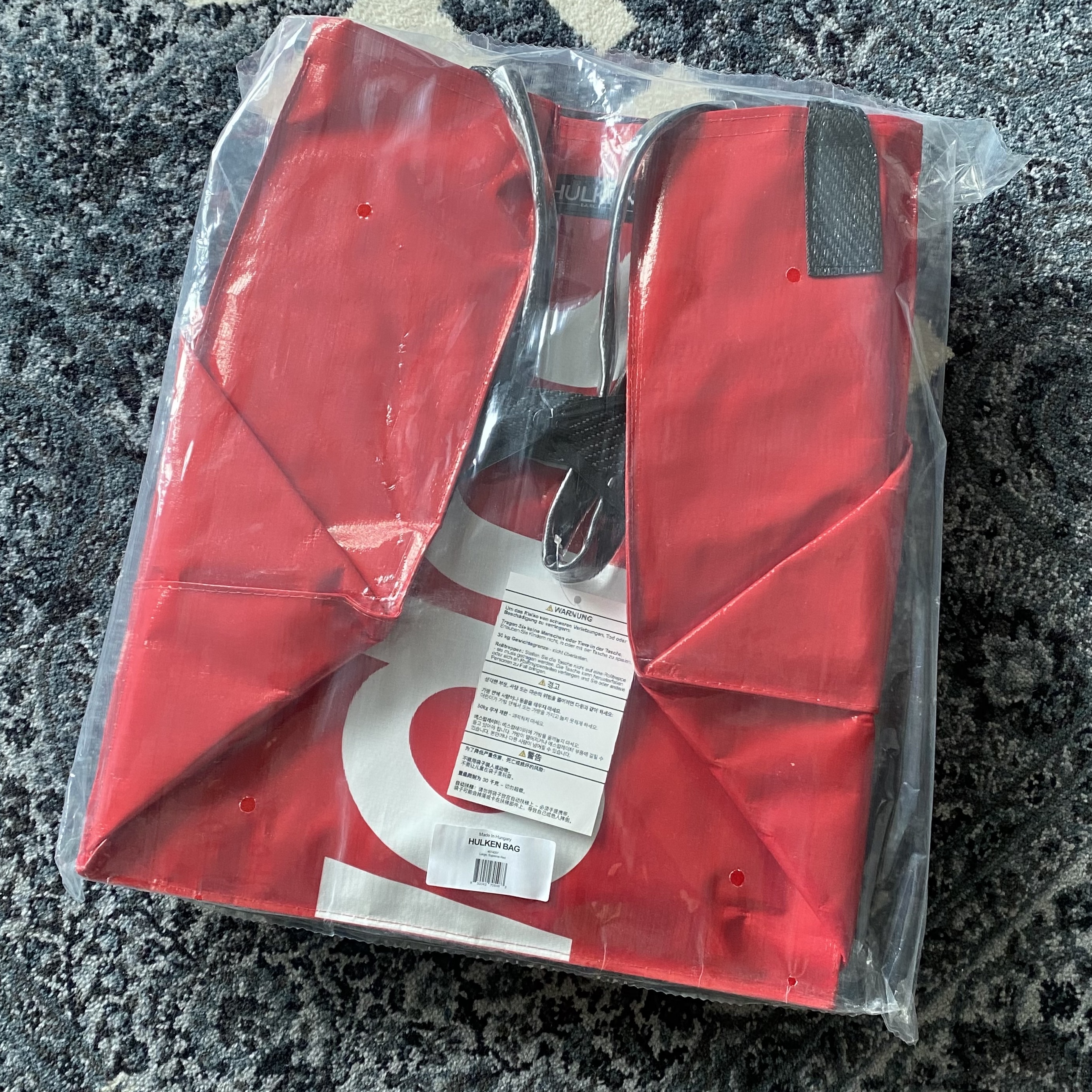 Supreme x Hulken Rolling Tote Bag Red - 26SS 착용 스타일