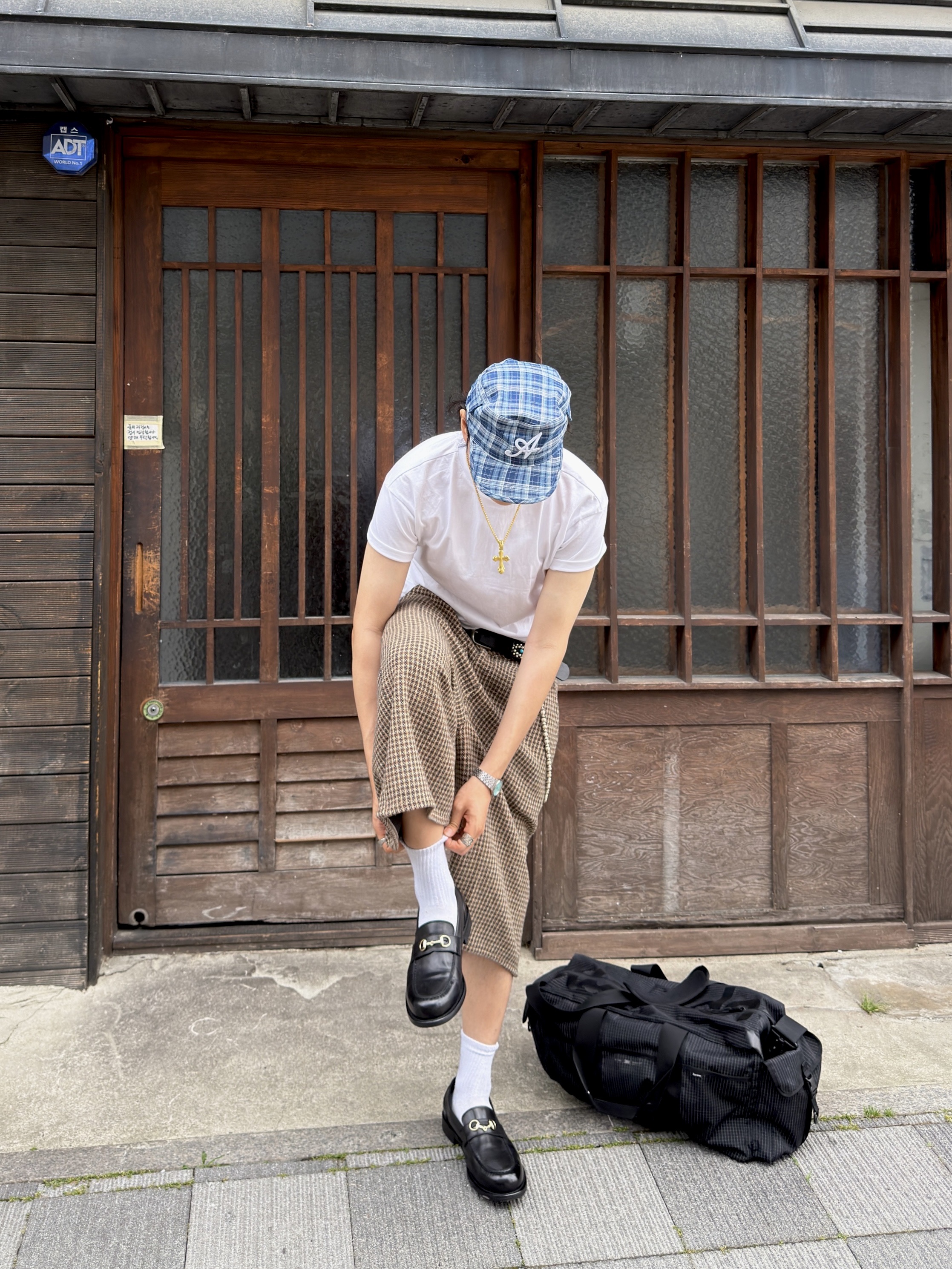 Romantic Move Half Moon Leather Loafer Washing Black, Supreme Duffle Bag Black - 24SS 착용 스타일 - 4
