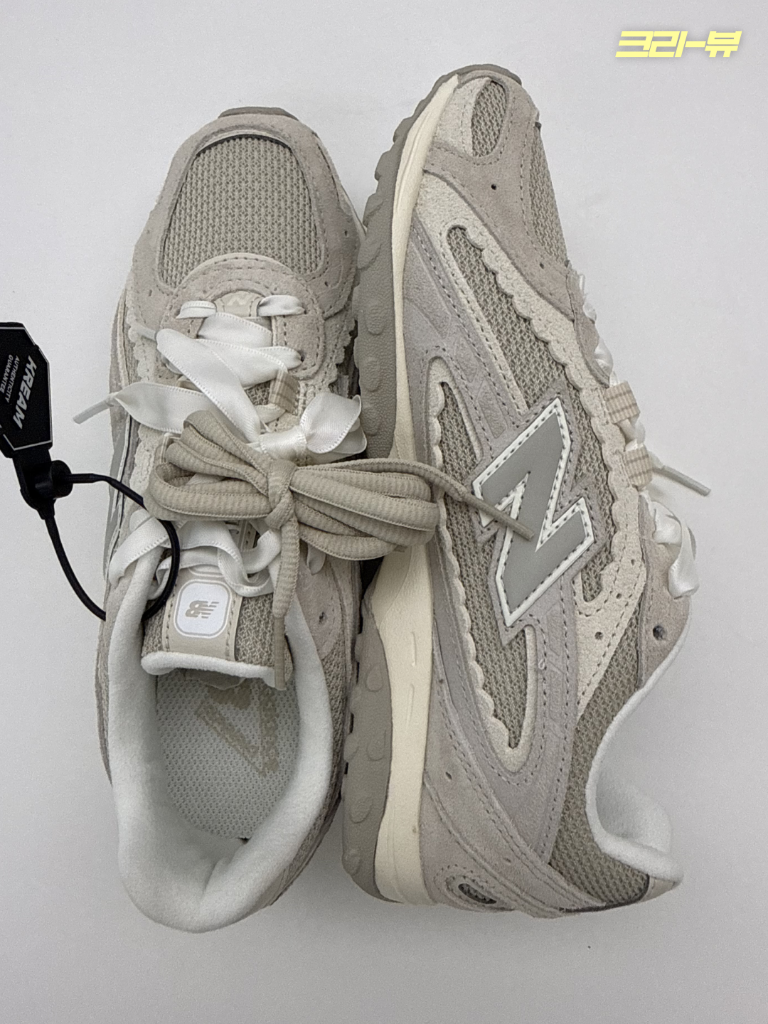 New Balance 204L Sea Salt Linen, New Balance 204L Reflection Truffle Salt 착용 스타일 - 2