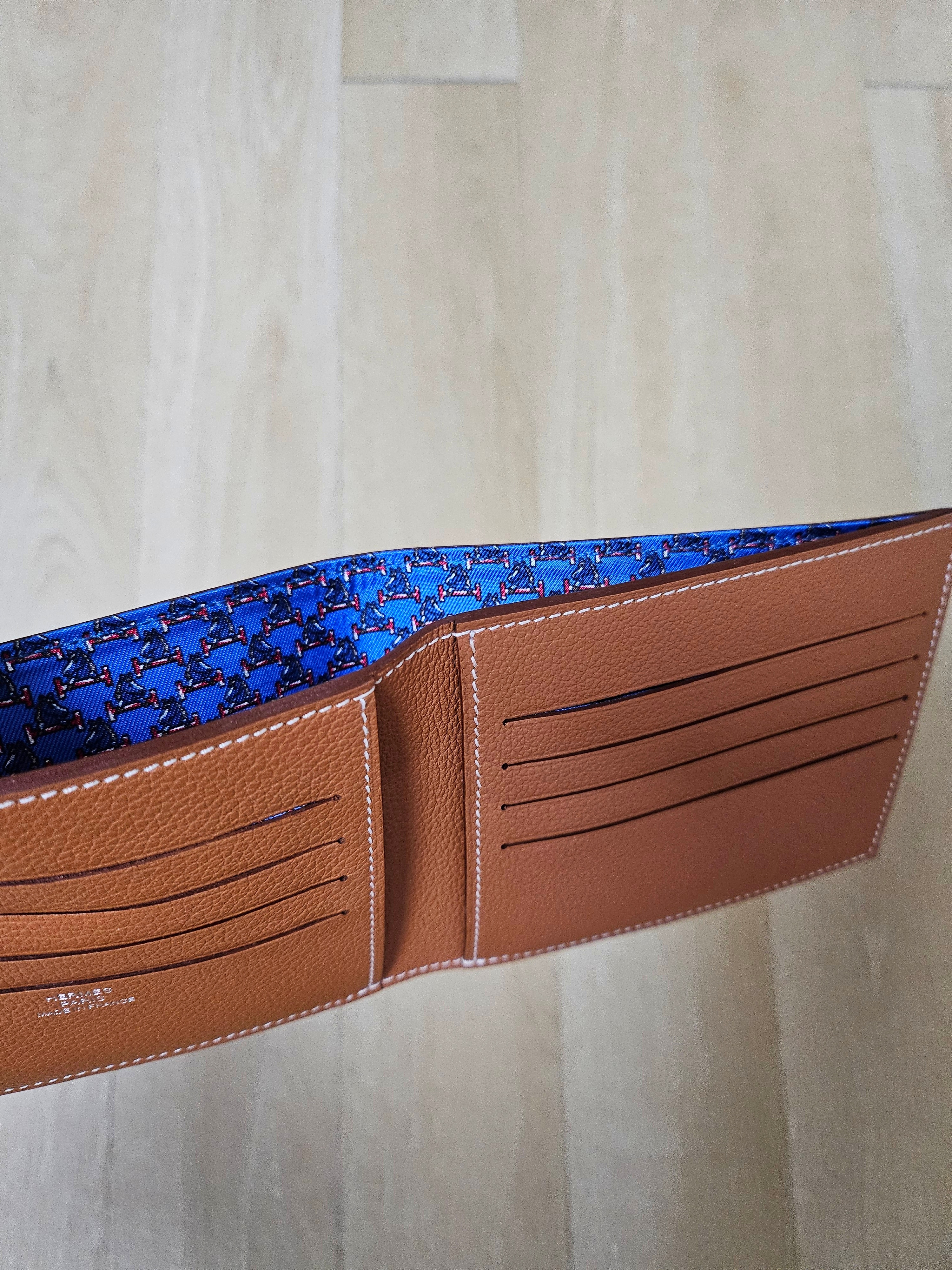 Hermes Citizen Twill Compact Wallet Epsom & Gold Bleu France Bleu Saphir 착용 스타일