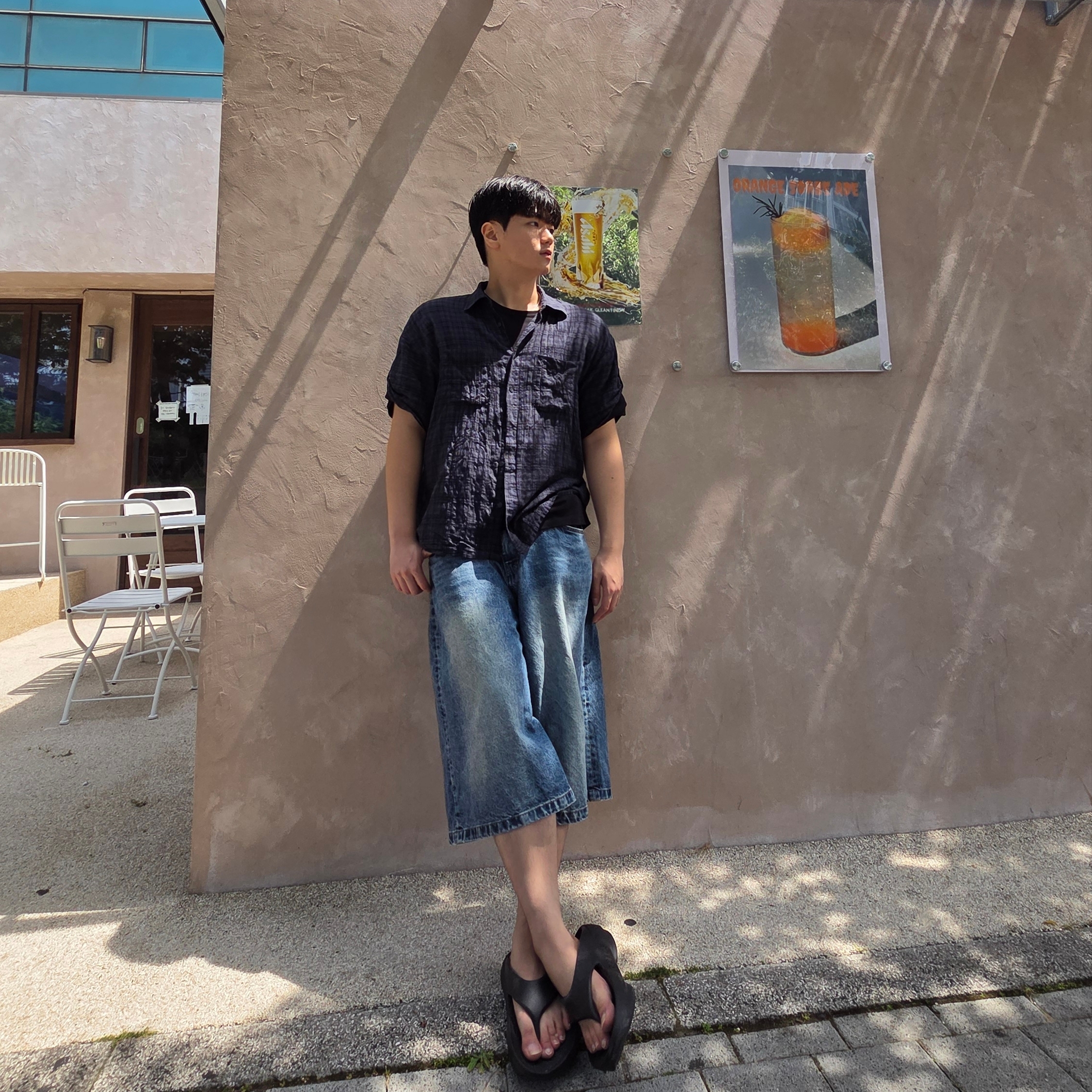 [10% 적립] OOFOS OOriginal + Black Unisex Flip-Flops 착용 스타일 - 2