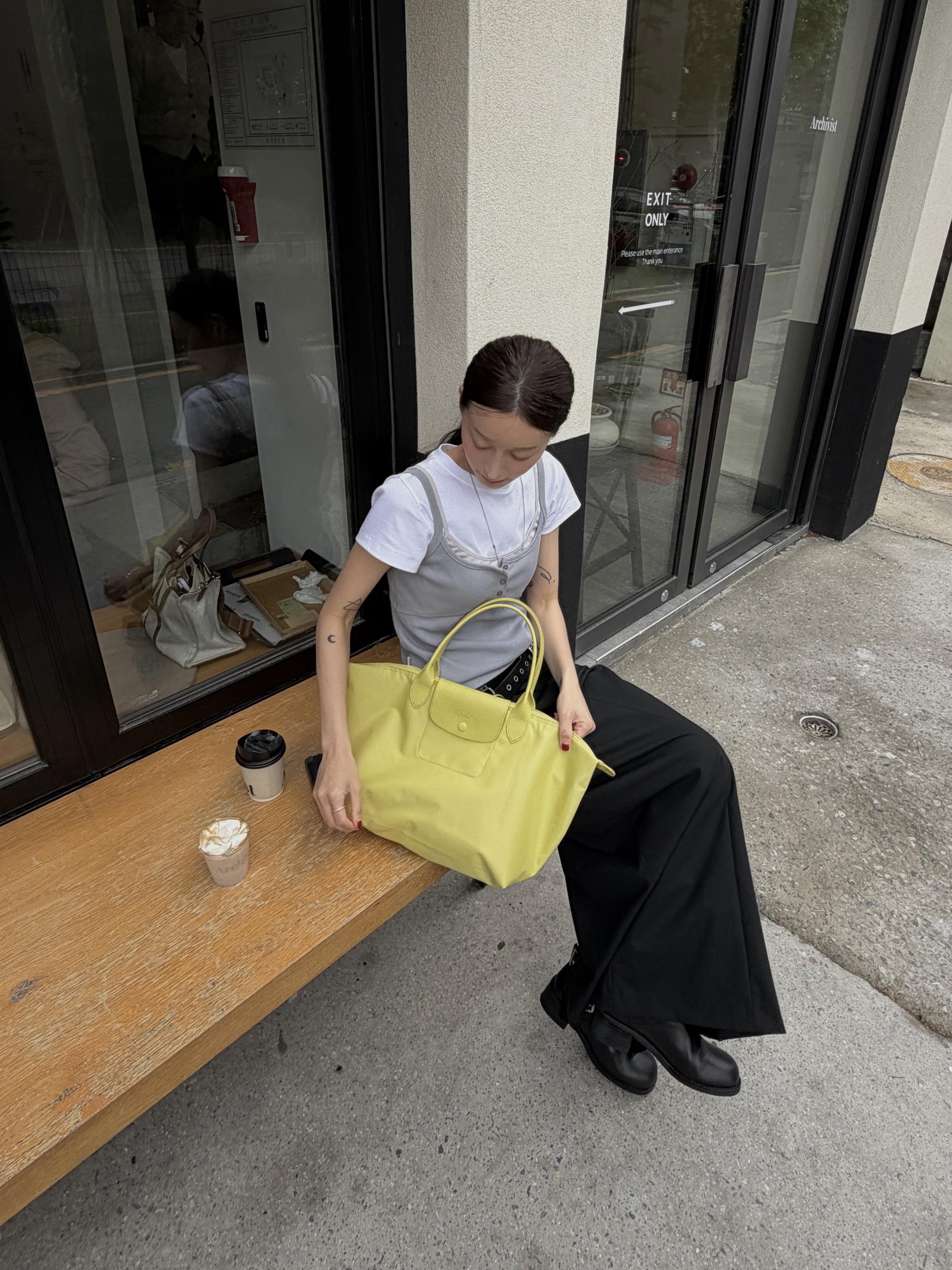 Longchamp Le Pliage One L Handbag Lime, Prada Touch Cream to Powder Color P72 Dahlia 착용 스타일 - 5