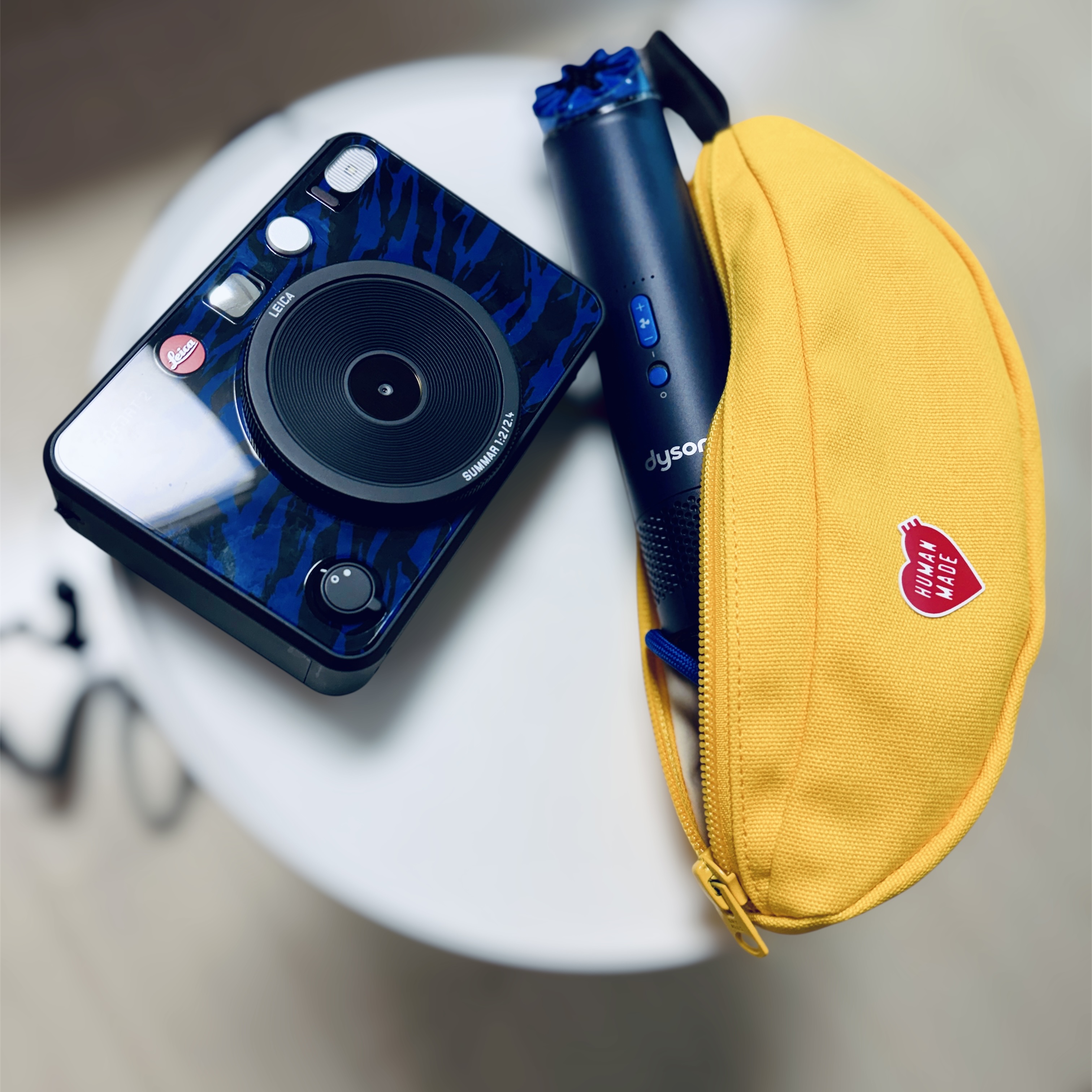 Dyson Hushjet Mini Cool Fan Ink Cobalt (Korean Ver.), Leica x Burton Sofort 2 (Korean Ver.) 착용 스타일