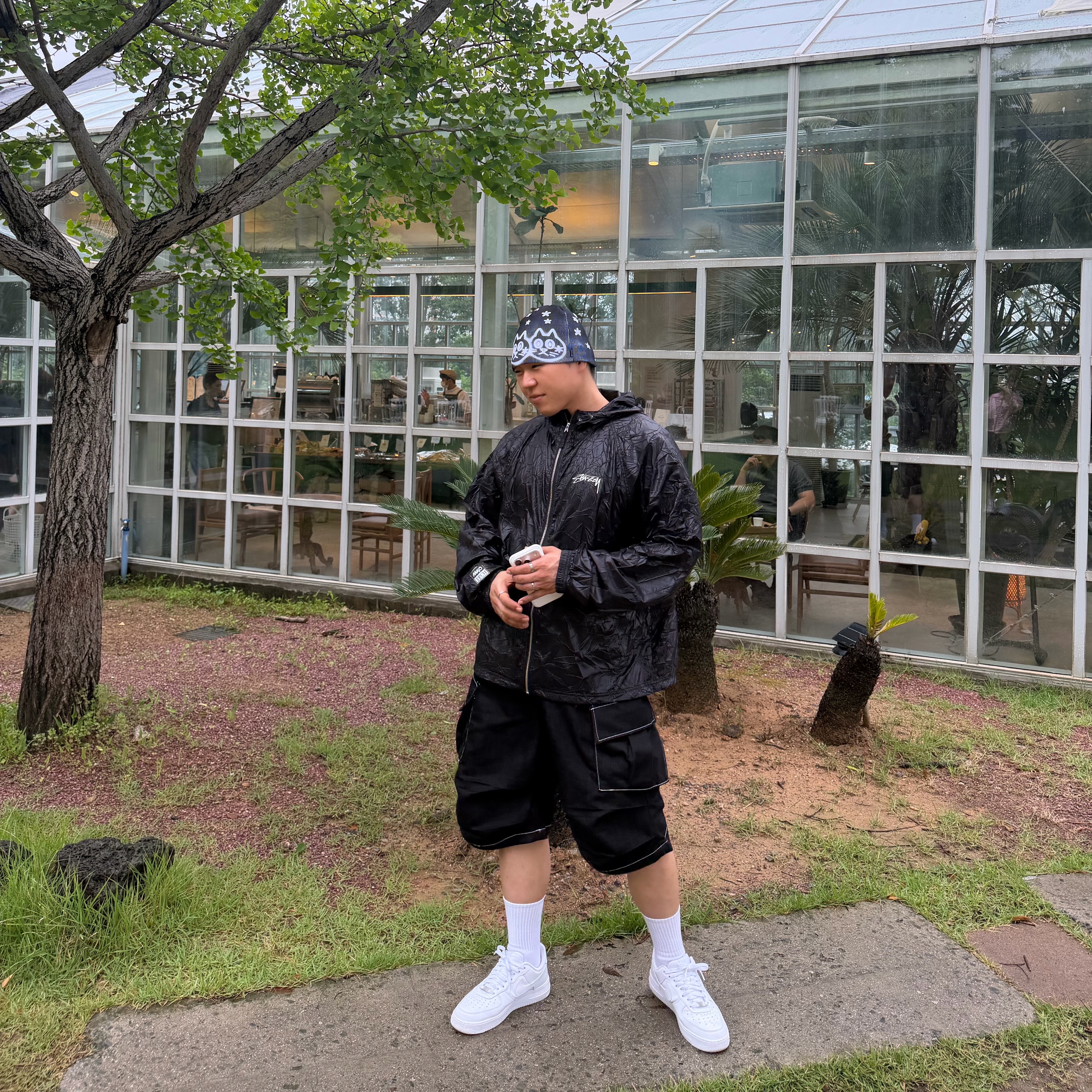 Stussy Beach Shell Wrinkled Nylon Jacket Black, Nike Air Force 1 '07 Low White 착용 스타일 - 2