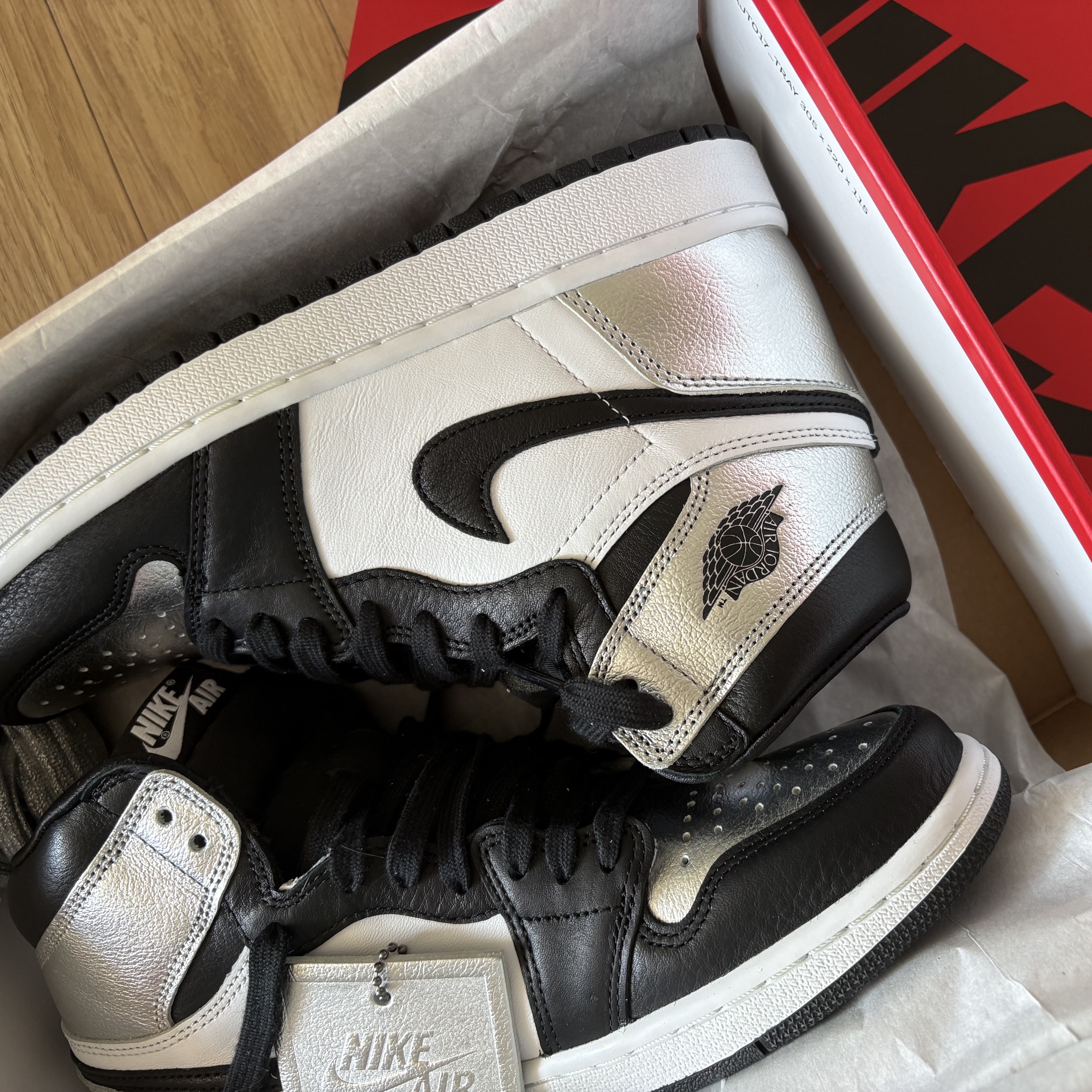 (W) Jordan 1 Retro High OG Silver Toe 착용 스타일
