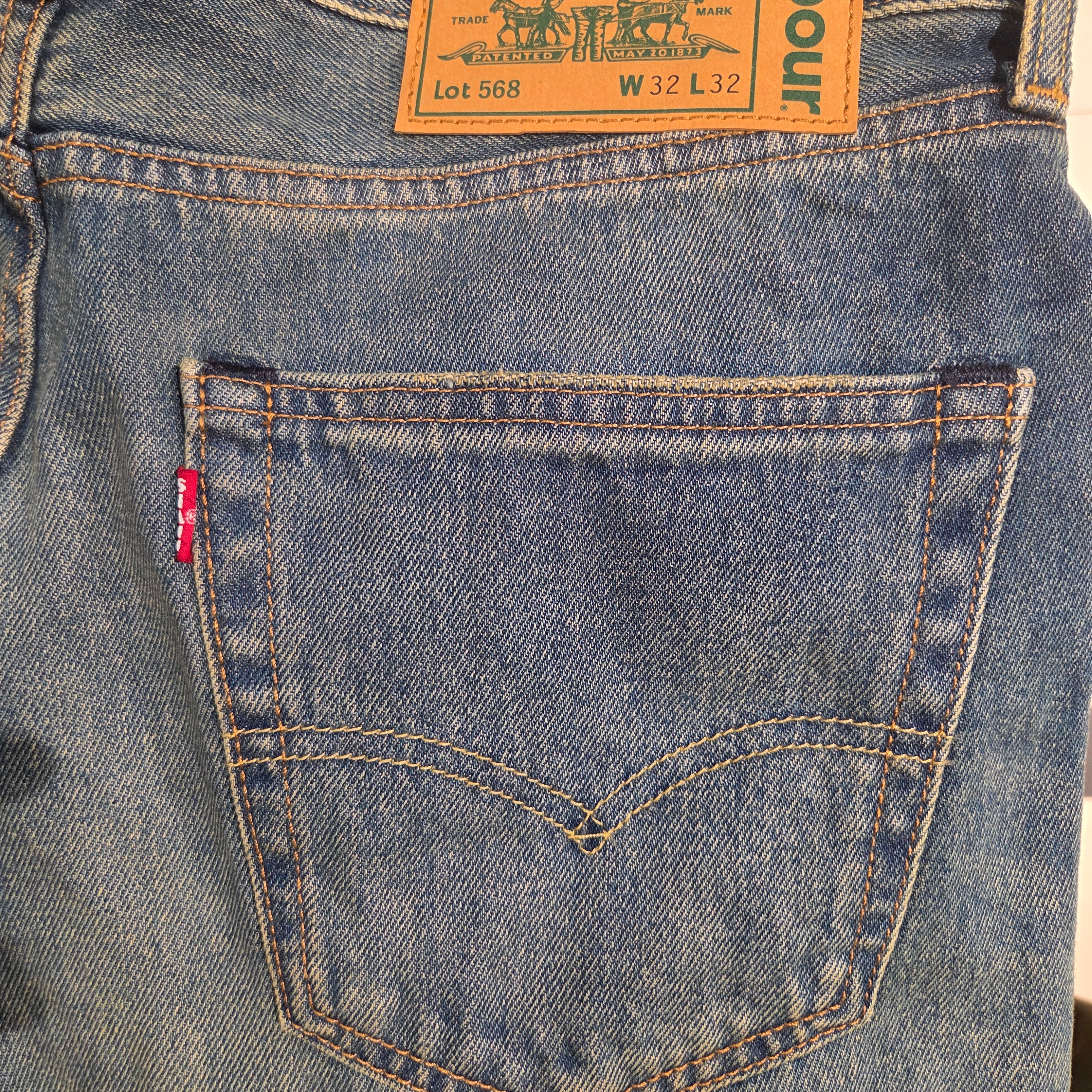 Levi's x Barbour 568 Loose Jean Dark Wash Denim 착용 스타일 - 2