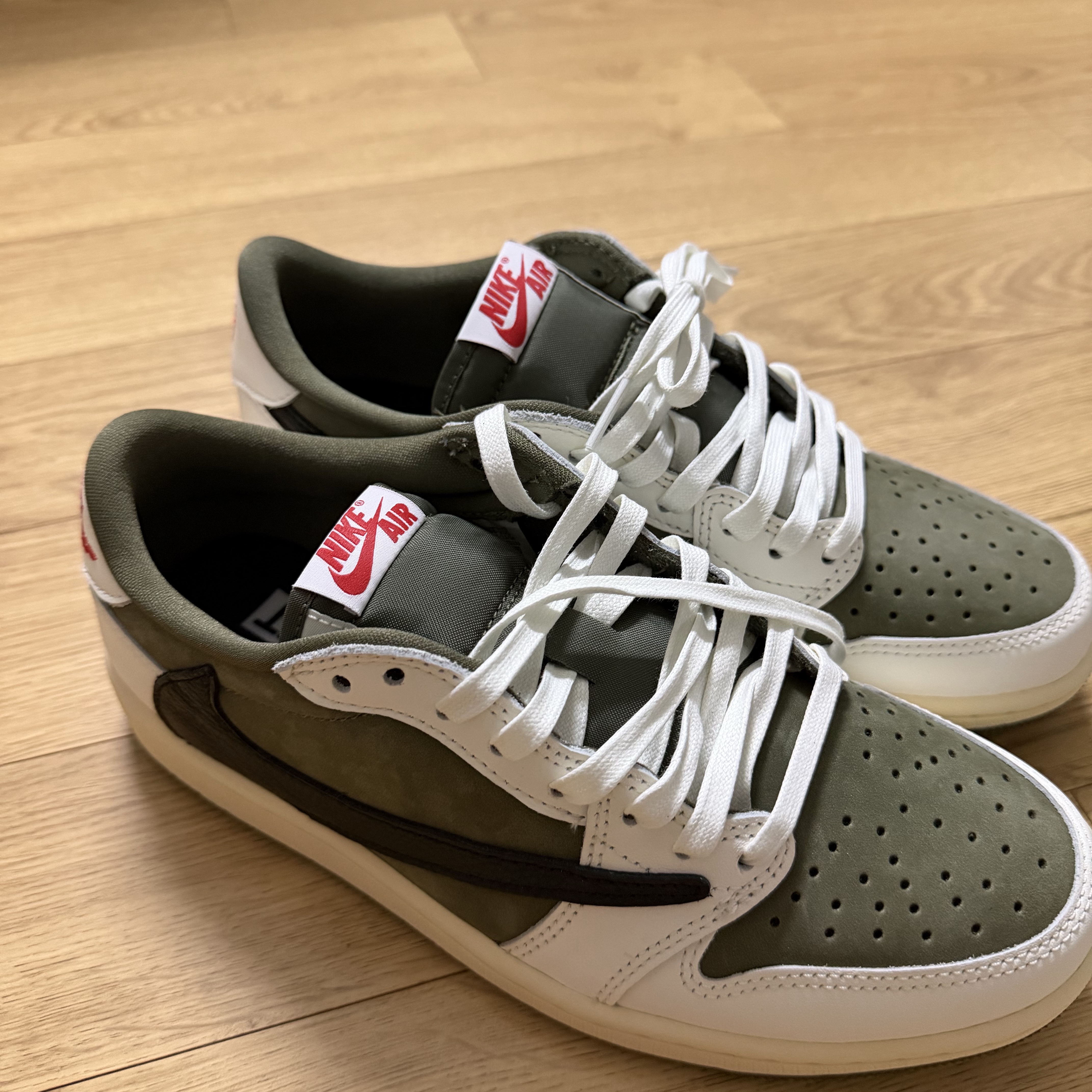 Jordan 1 x Travis Scott Retro Low OG SP Reverse Olive 착용 스타일