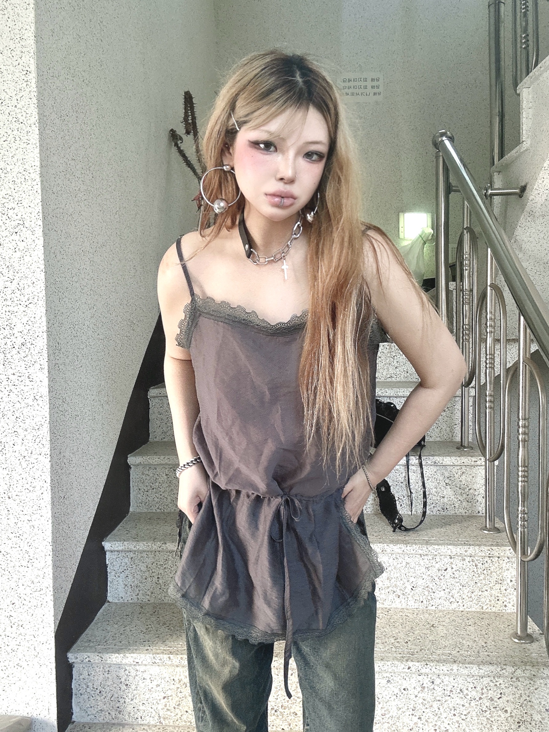 Balenciaga Le Cagole XS Flap Bag DIY Metalin Black 착용 스타일