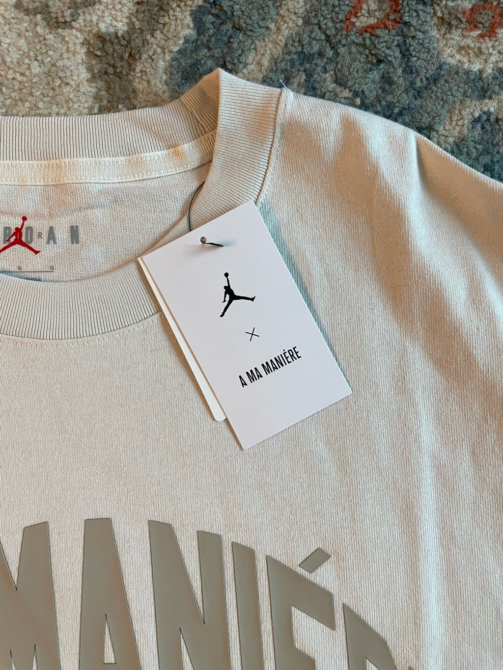 Jordan x A Ma Maniere T-Shirt Phantom (HF0538-030) 착용 스타일 - 2