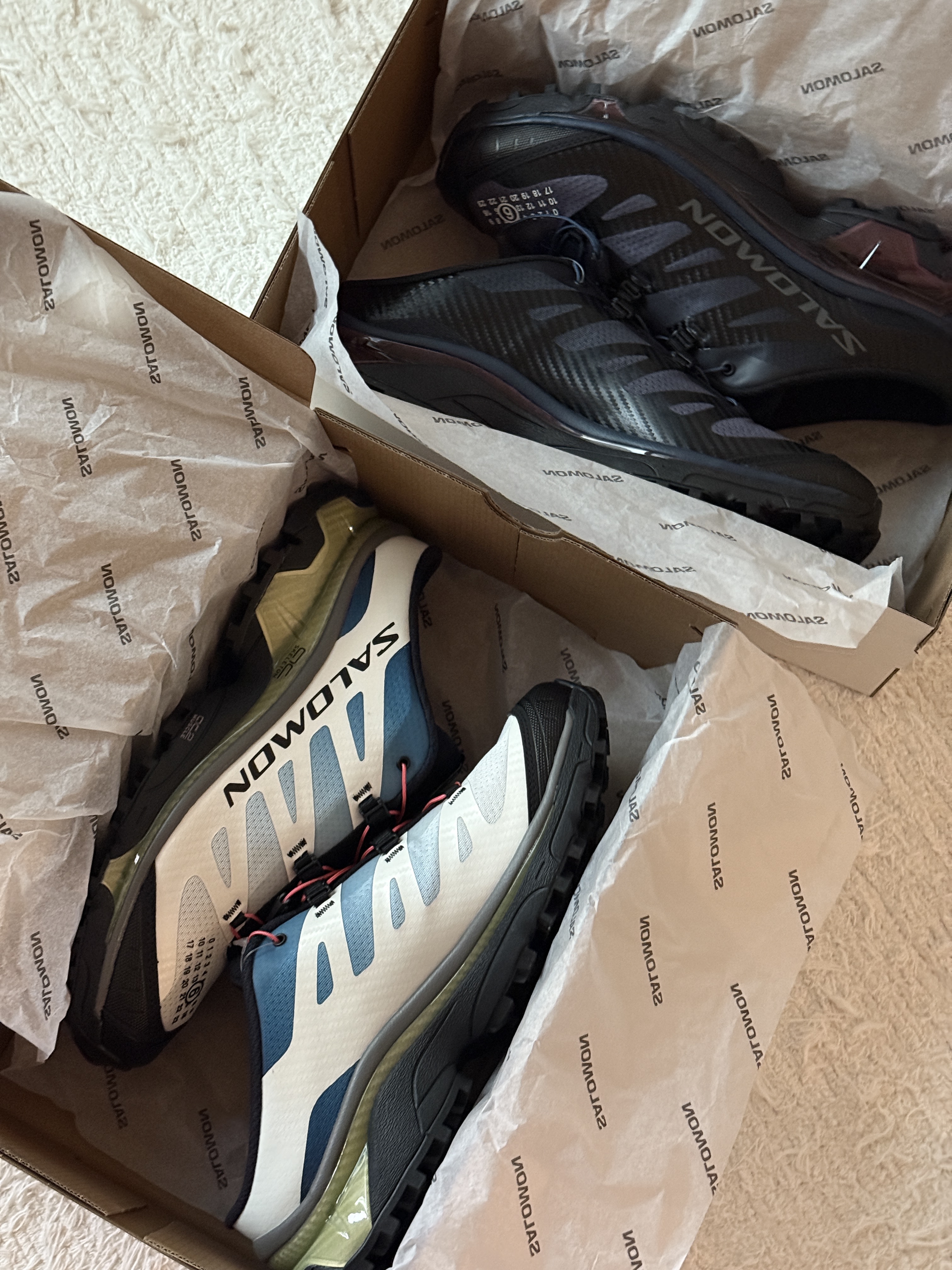 Salomon x MM6 Maison Margiela XT-4 Mule Vanilla Ice Sweet Pea, Salomon x MM6 Maison Margiela XT-4 Mule Black Nine Iron 착용 스타일 - 4