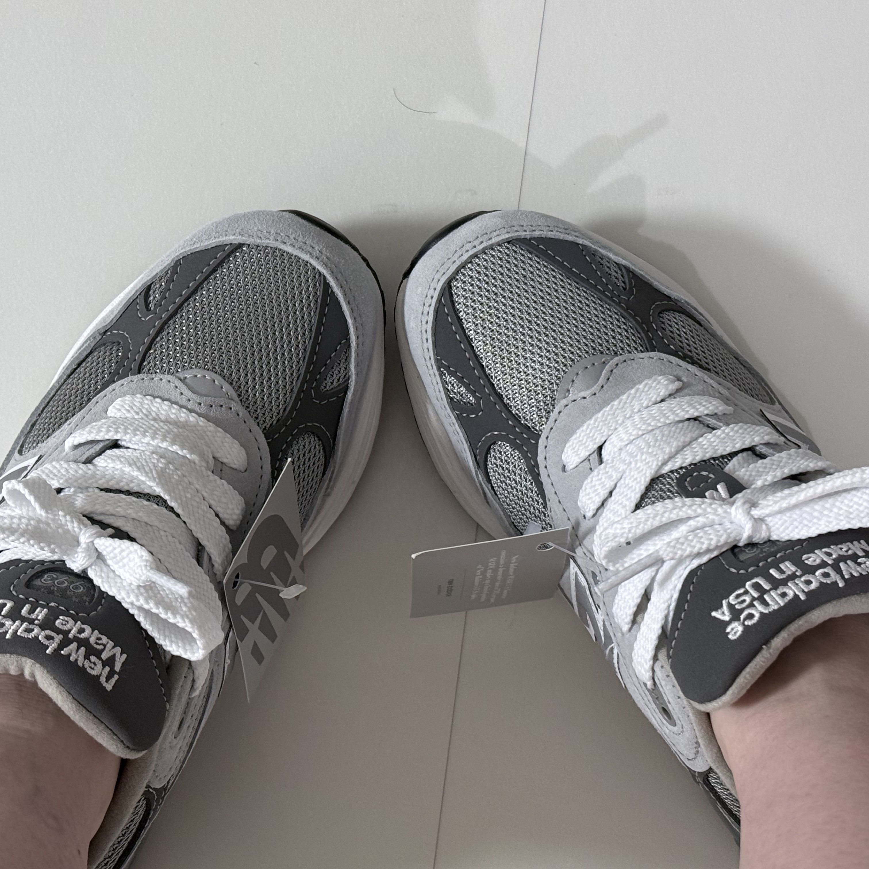 (W) New Balance 993 Made in USA Grey - B Standard 착용 스타일 - 2