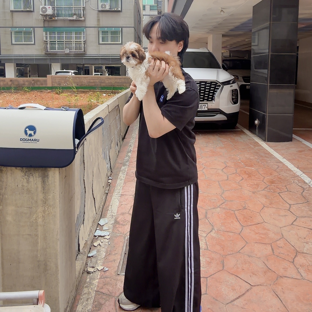 Ader Error Sig; TRS/BL Tag T-Shirt 01 Black, (W) Adidas Adilenium Season 3 Oversized Track Pants Black - KR Sizing 착용 스타일 - 2