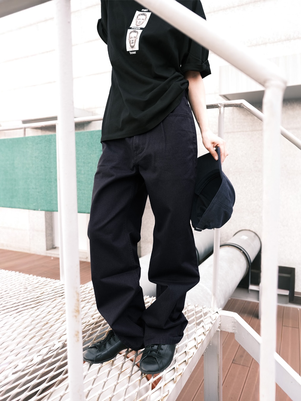 CHOWOO Low Rise Fit Cationic Regular Pants Washed Navy 착용 스타일 - 1
