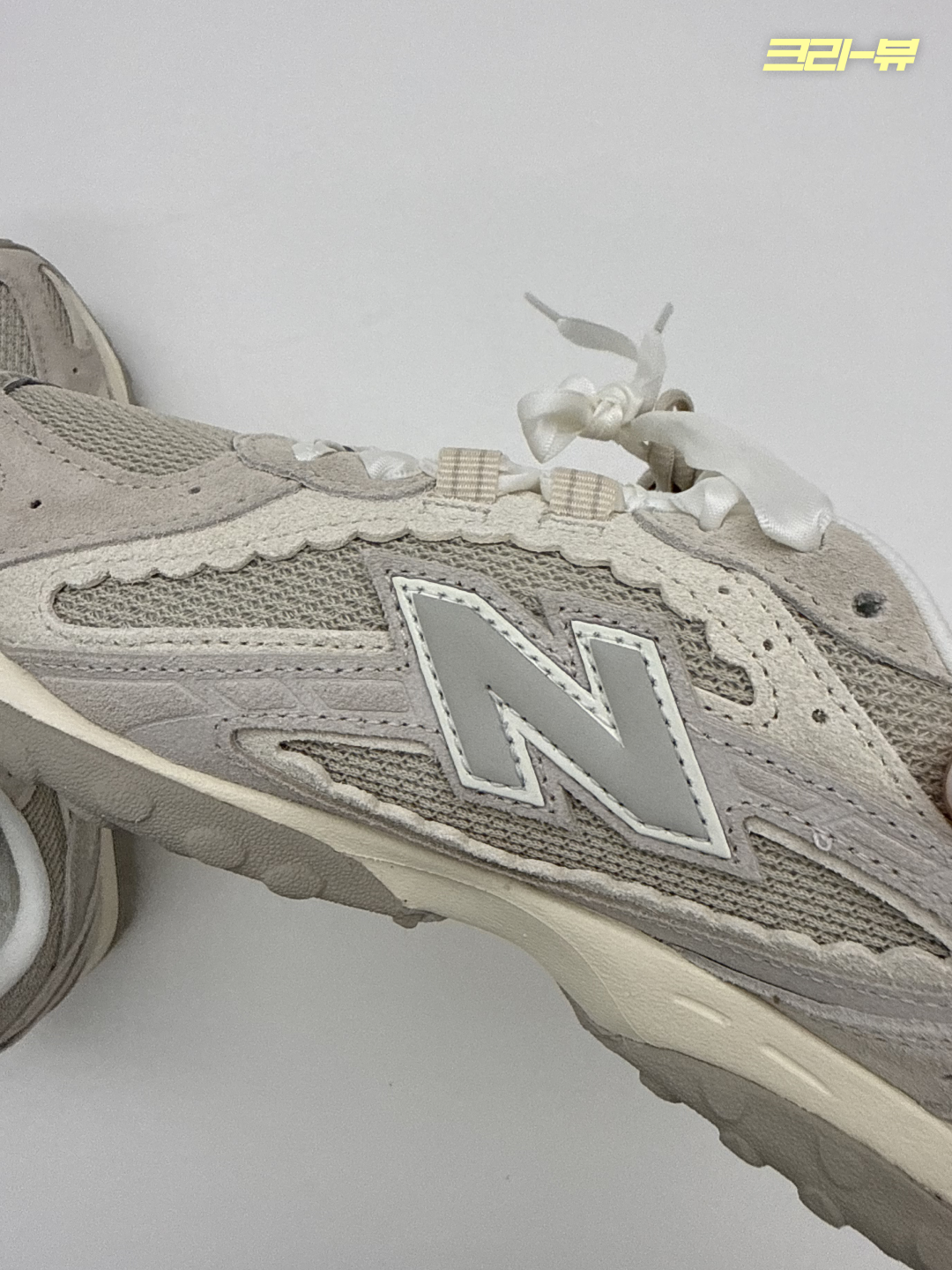 New Balance 204L Sea Salt Linen, New Balance 204L Reflection Truffle Salt 착용 스타일 - 4