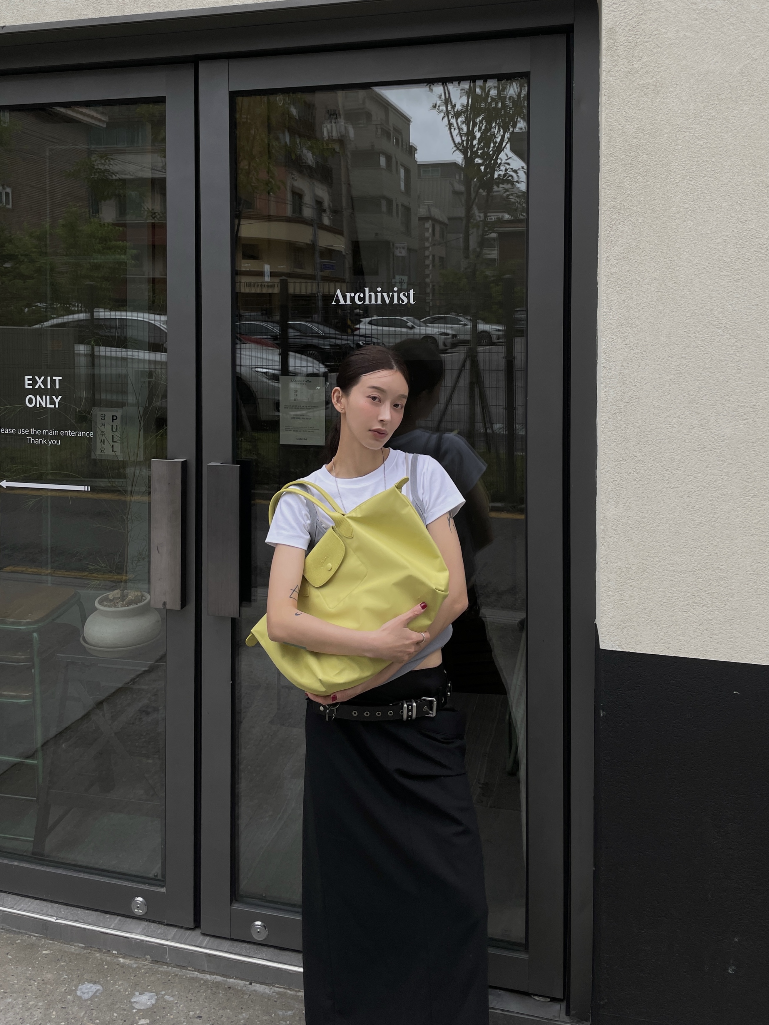 Longchamp Le Pliage One L Handbag Lime, Prada Touch Cream to Powder Color P72 Dahlia 착용 스타일 - 2