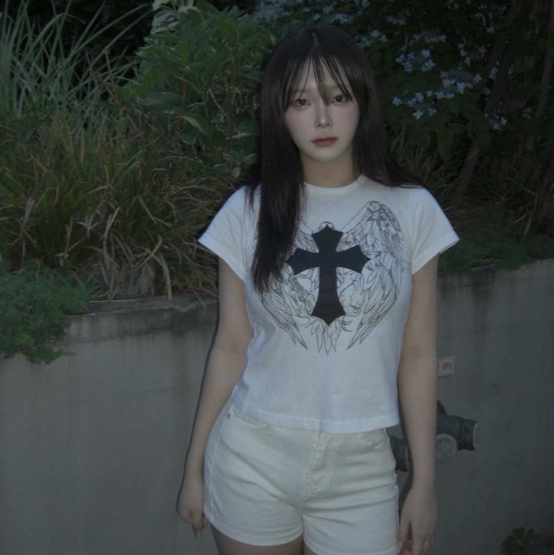 SLOW RECORD HOUSE Cross Wing T-Shirt White 착용 스타일