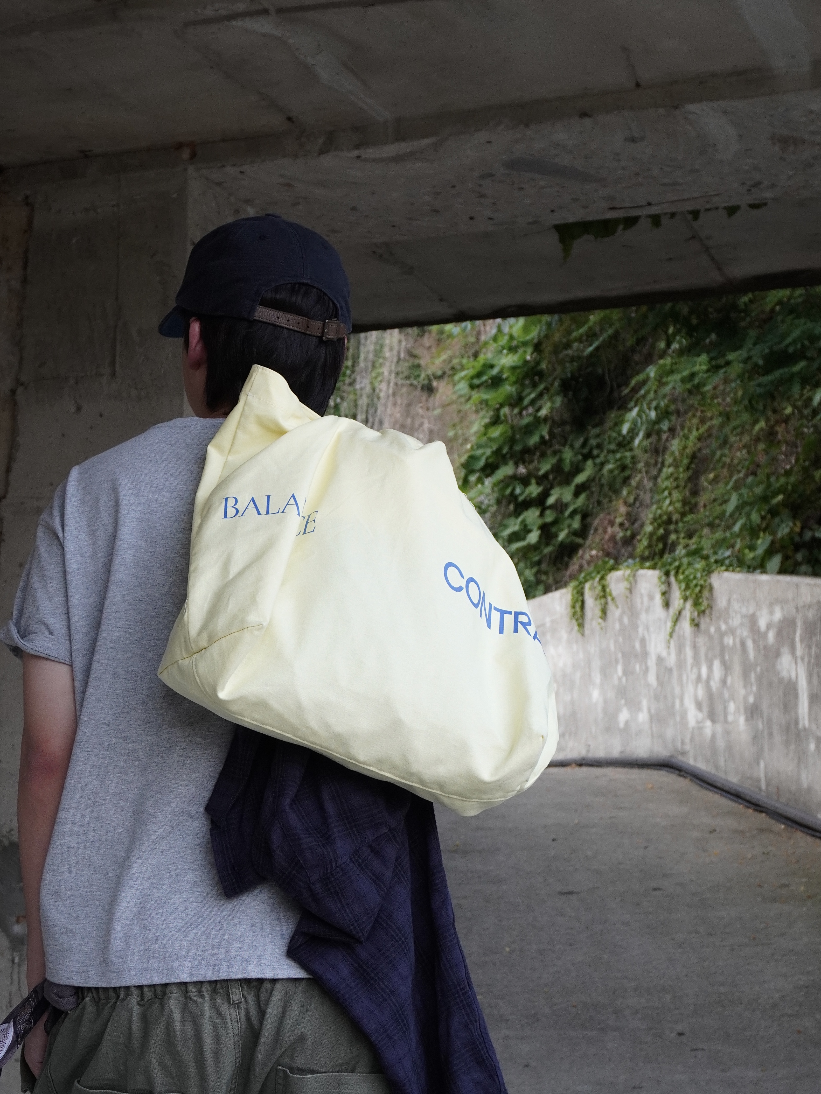 noun Washed Panel Pants Olive, noun Easeful Tote Bag Lemon 착용 스타일 - 9