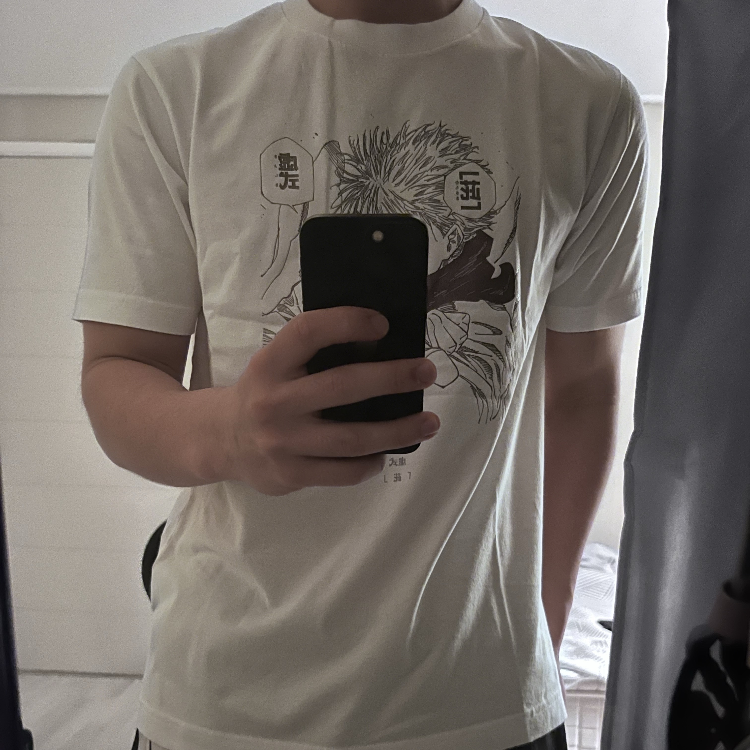 Uniqlo UT Shueisha 100th Anniversary Jujutsu Kaisen T-Shirt White, Nike Shox R4 JEWEL QS Black and Metallic Silver 착용 스타일