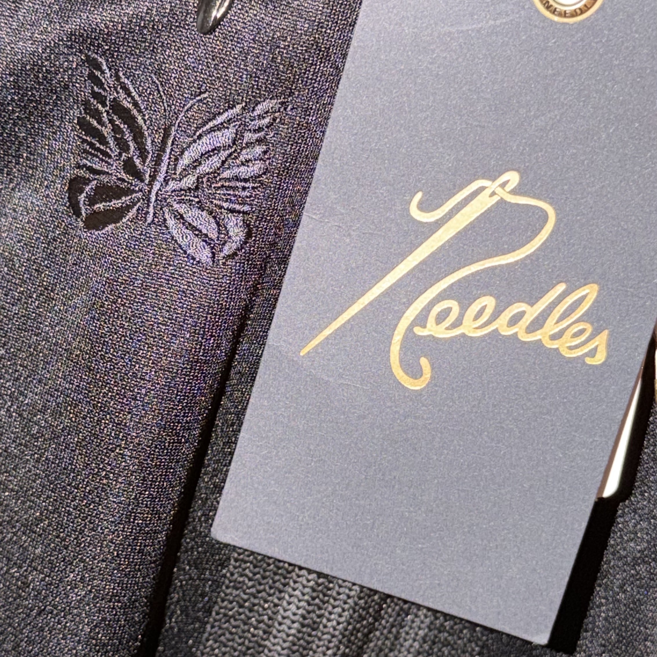 Needles x Studious H.D. Poly Smooth Track Short Pants Black 착용 스타일 - 4