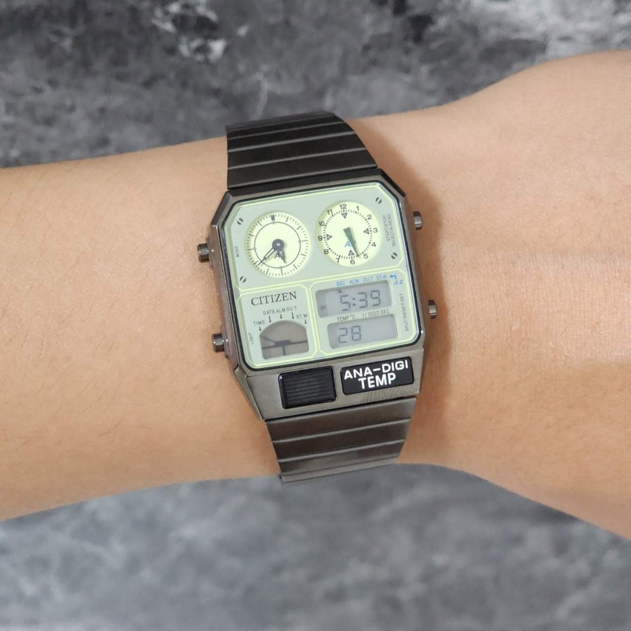 Citizen Chronograph Quartz 32mm Stainless Steel Black 착용 스타일