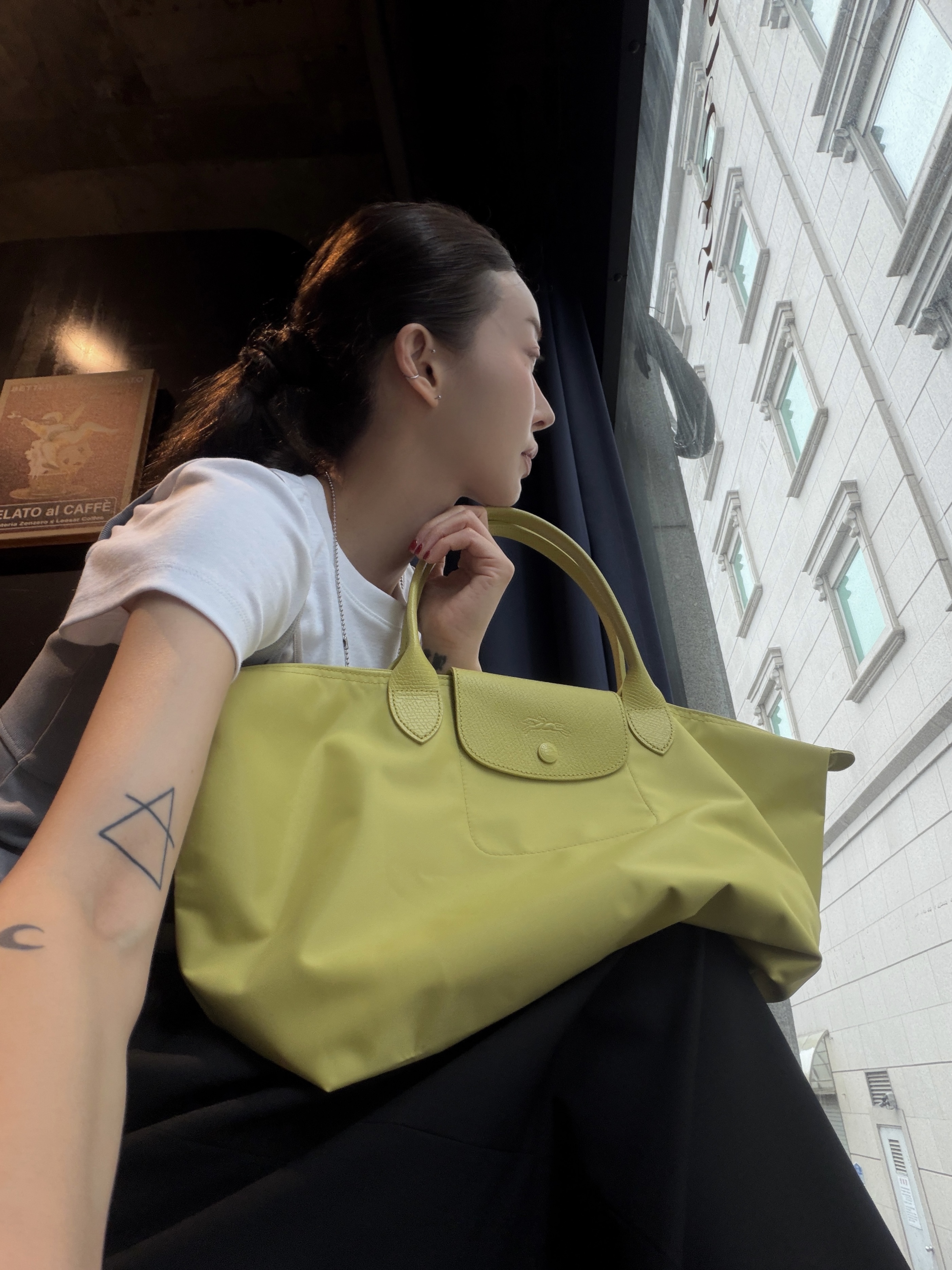 Longchamp Le Pliage One L Handbag Lime, Prada Touch Cream to Powder Color P72 Dahlia 착용 스타일 - 4