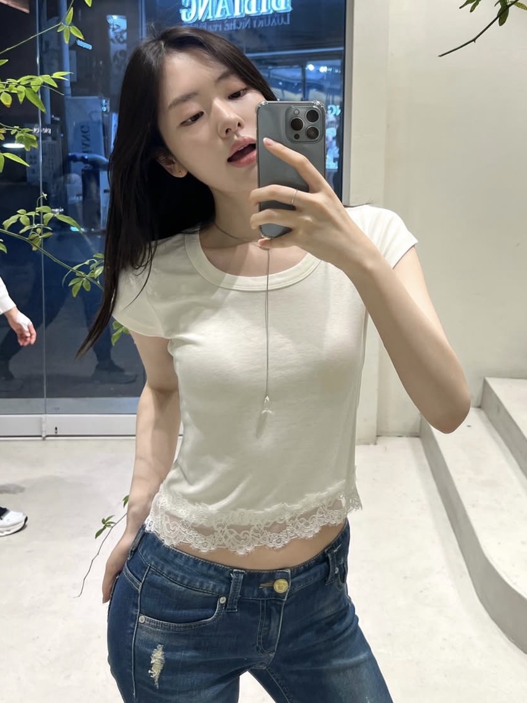 PHOS333 W Slim Fit Lace T-Shirt Ivory 착용 스타일 - 2
