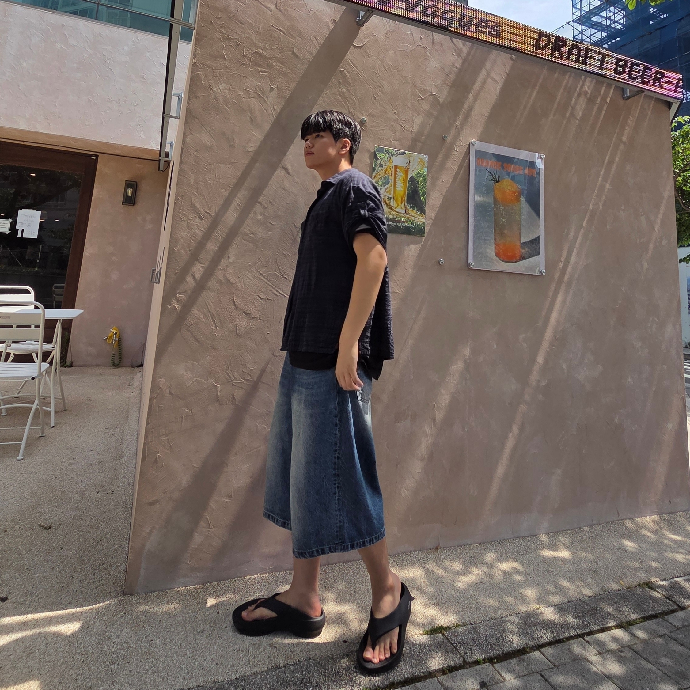 [10% 적립] OOFOS OOriginal + Black Unisex Flip-Flops 착용 스타일 - 5