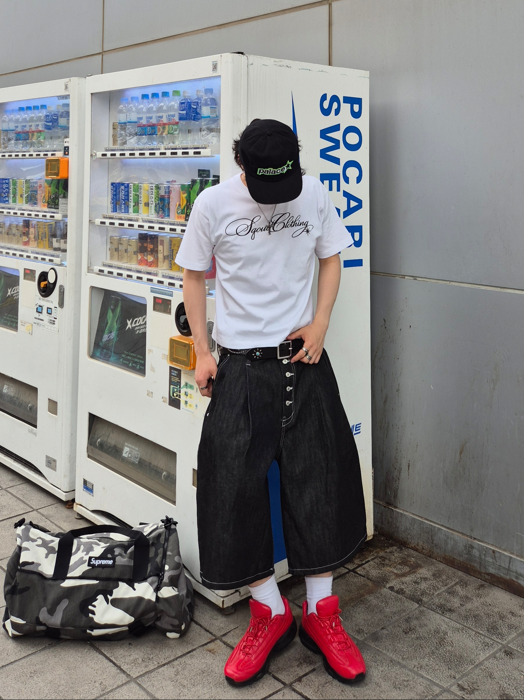 Supreme Duffle Bag Snow Camo - 25SS, Nike x Supreme Air Max 95 Lux Red 착용 스타일 - 2