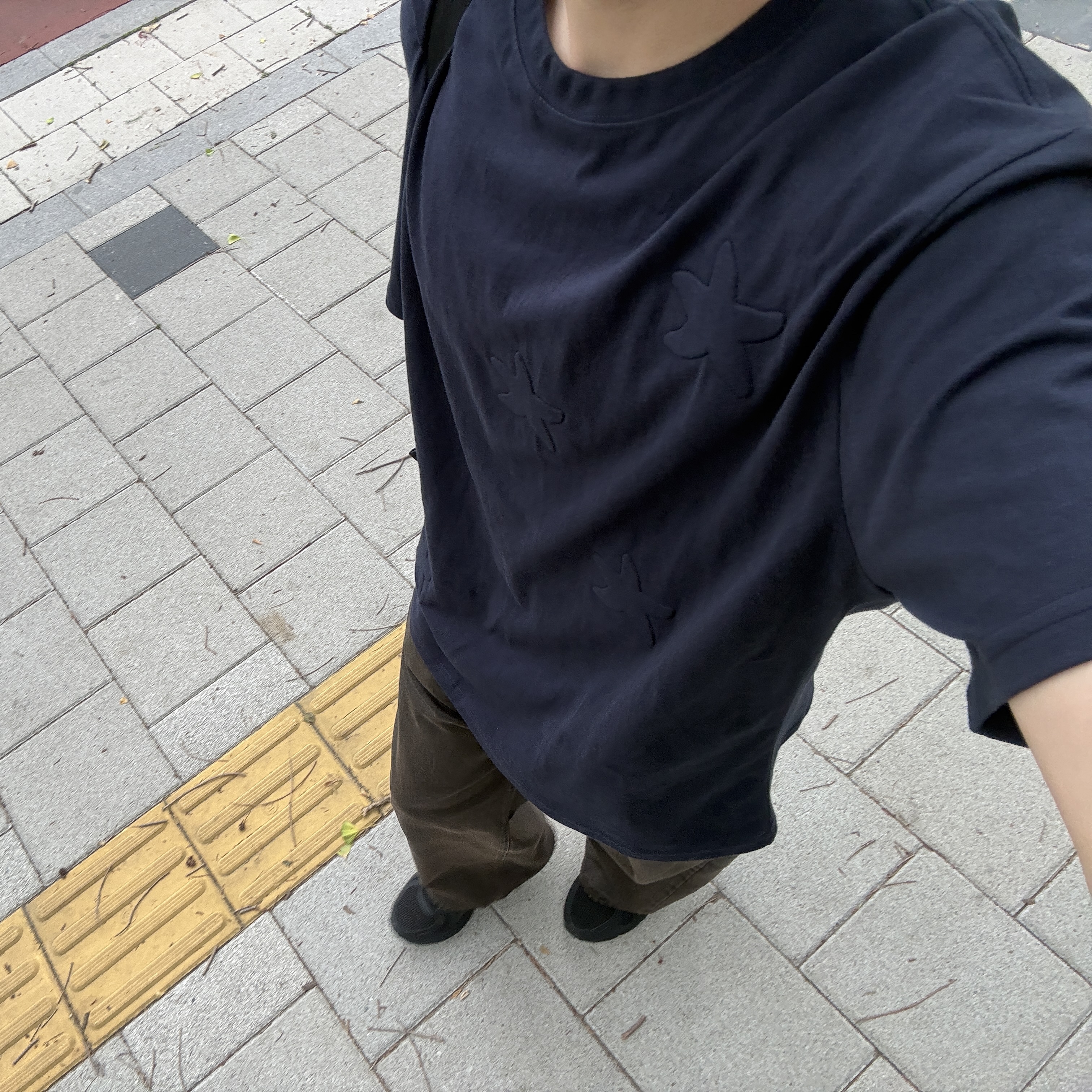 Hatchingroom Waxed Jeans Charcoal 착용 스타일