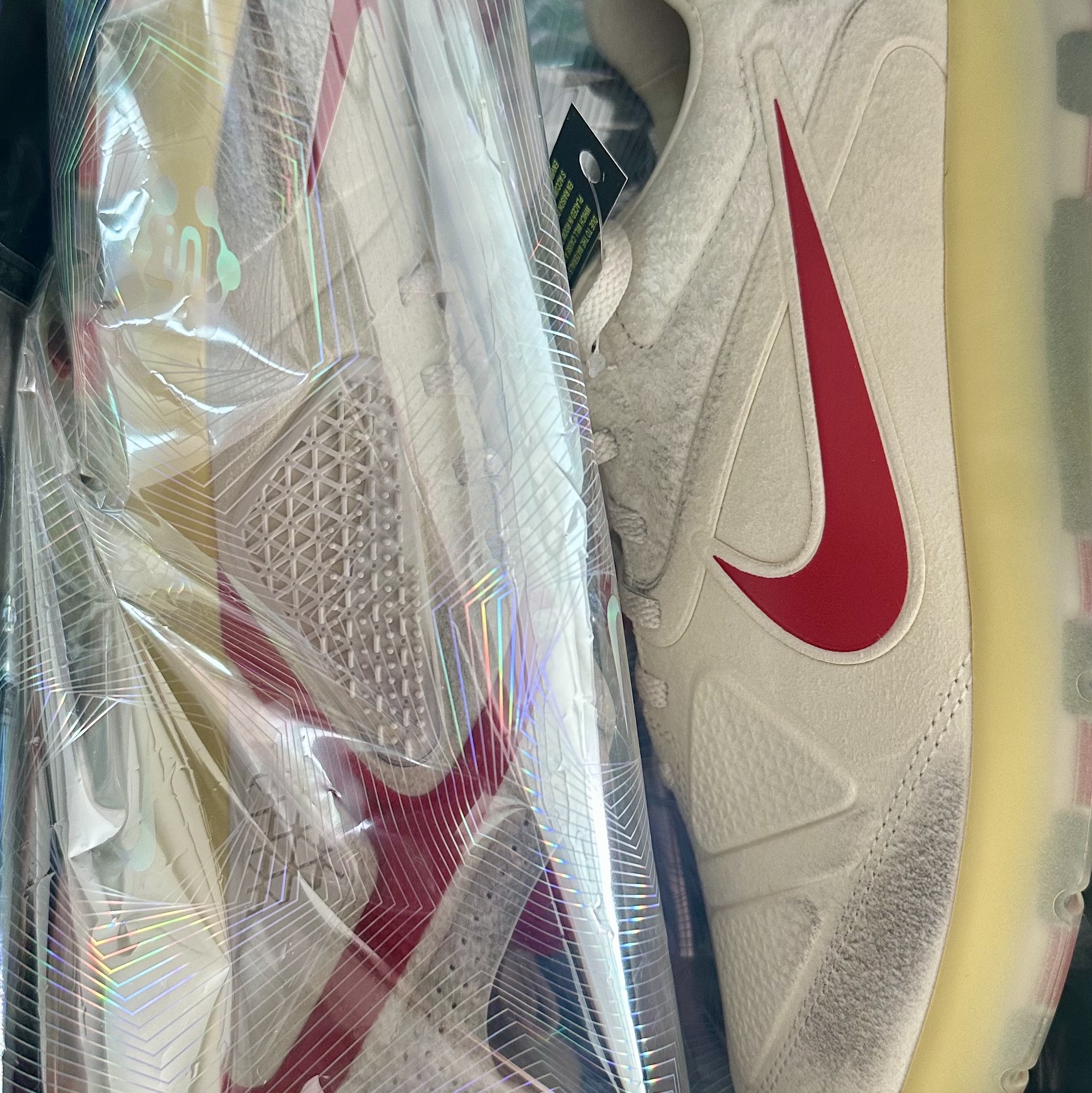 Nike x Peaceminusone Cryoshot CTR360 Natural and University Red 착용 스타일 - 2